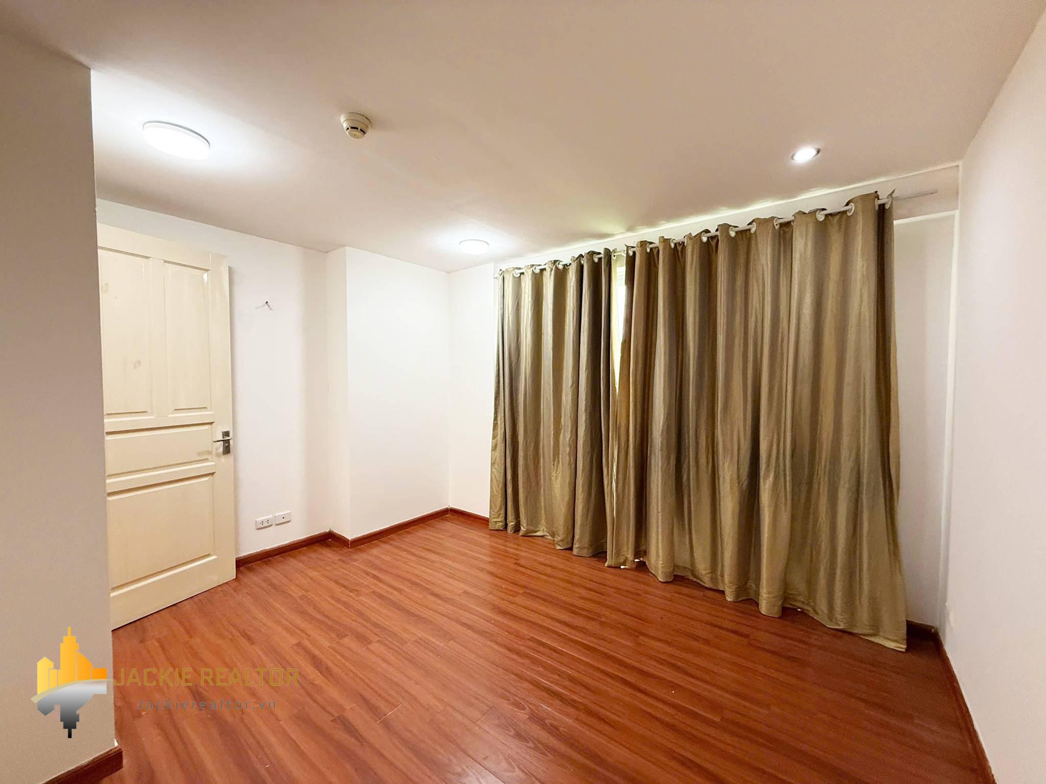 Capacious 3-bedroom 182-SQM apartment at P1 Ciputra for rent (11) Capacious 3-bedroom 182-SQM apartment at P1 Ciputra for rent (11)