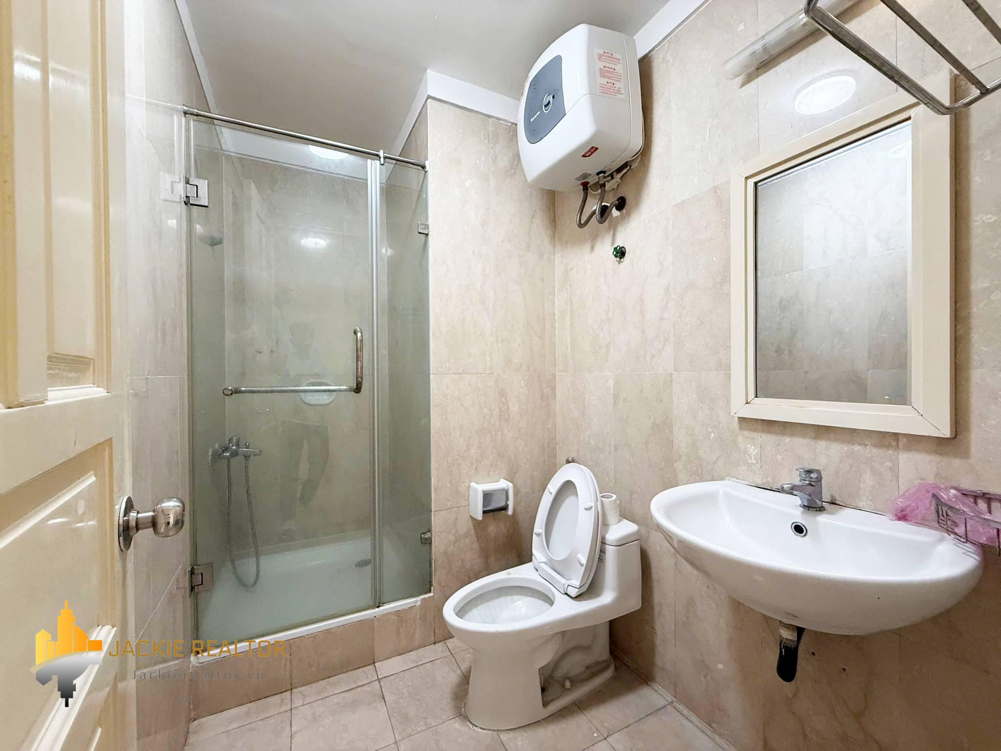 Capacious 3-bedroom 182-SQM apartment at P1 Ciputra for rent (12) Capacious 3-bedroom 182-SQM apartment at P1 Ciputra for rent (12)