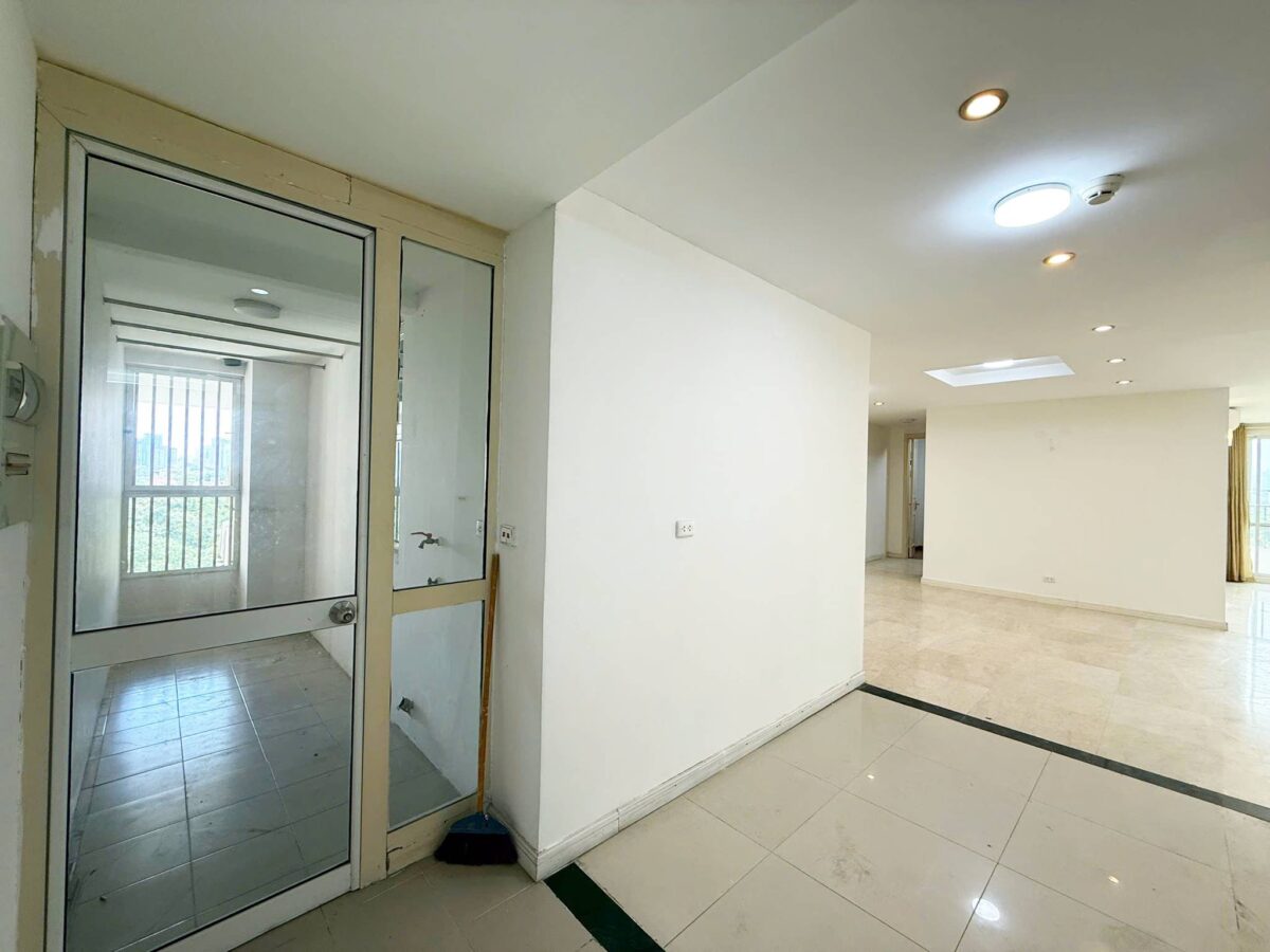 Capacious 3-bedroom 182-SQM apartment at P1 Ciputra for rent (13)