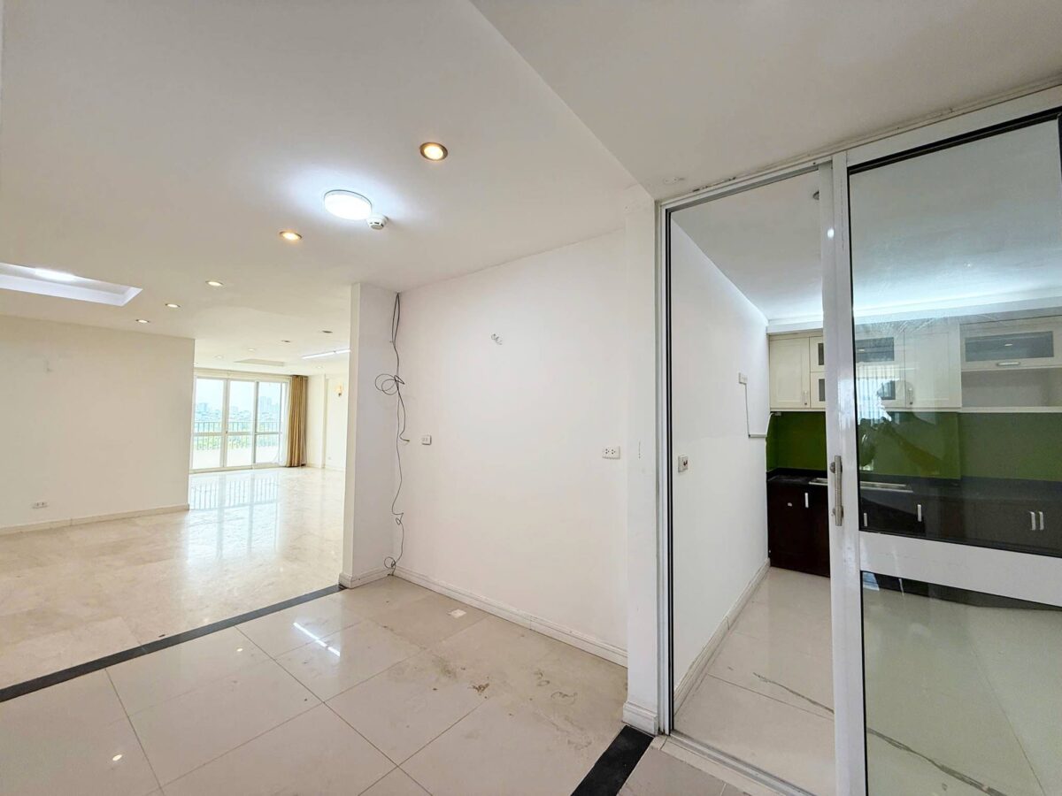 Capacious 3-bedroom 182-SQM apartment at P1 Ciputra for rent (14)