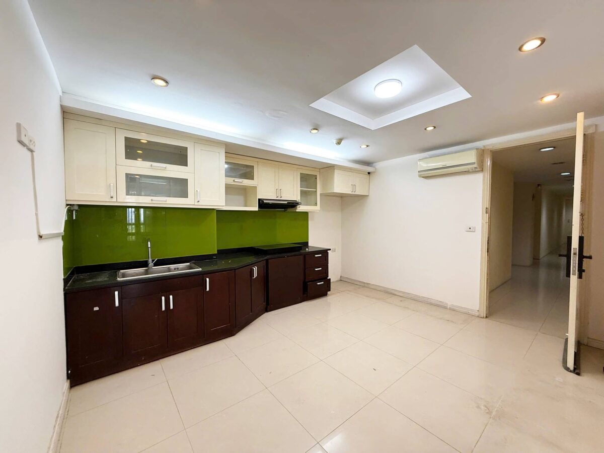 Capacious 3-bedroom 182-SQM apartment at P1 Ciputra for rent (15)