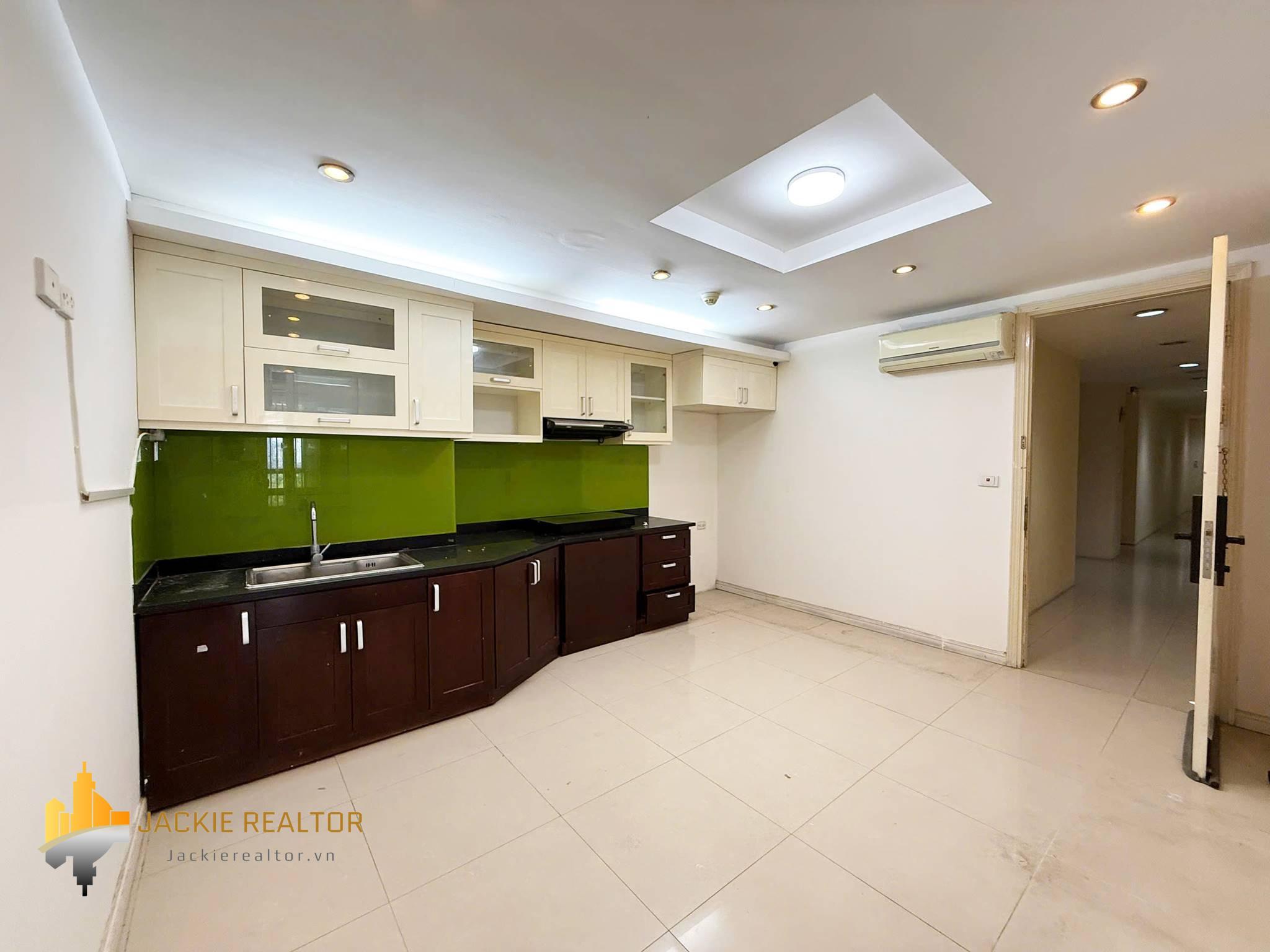 Capacious 3-bedroom 182-SQM apartment at P1 Ciputra for rent (15) Capacious 3-bedroom 182-SQM apartment at P1 Ciputra for rent (15)