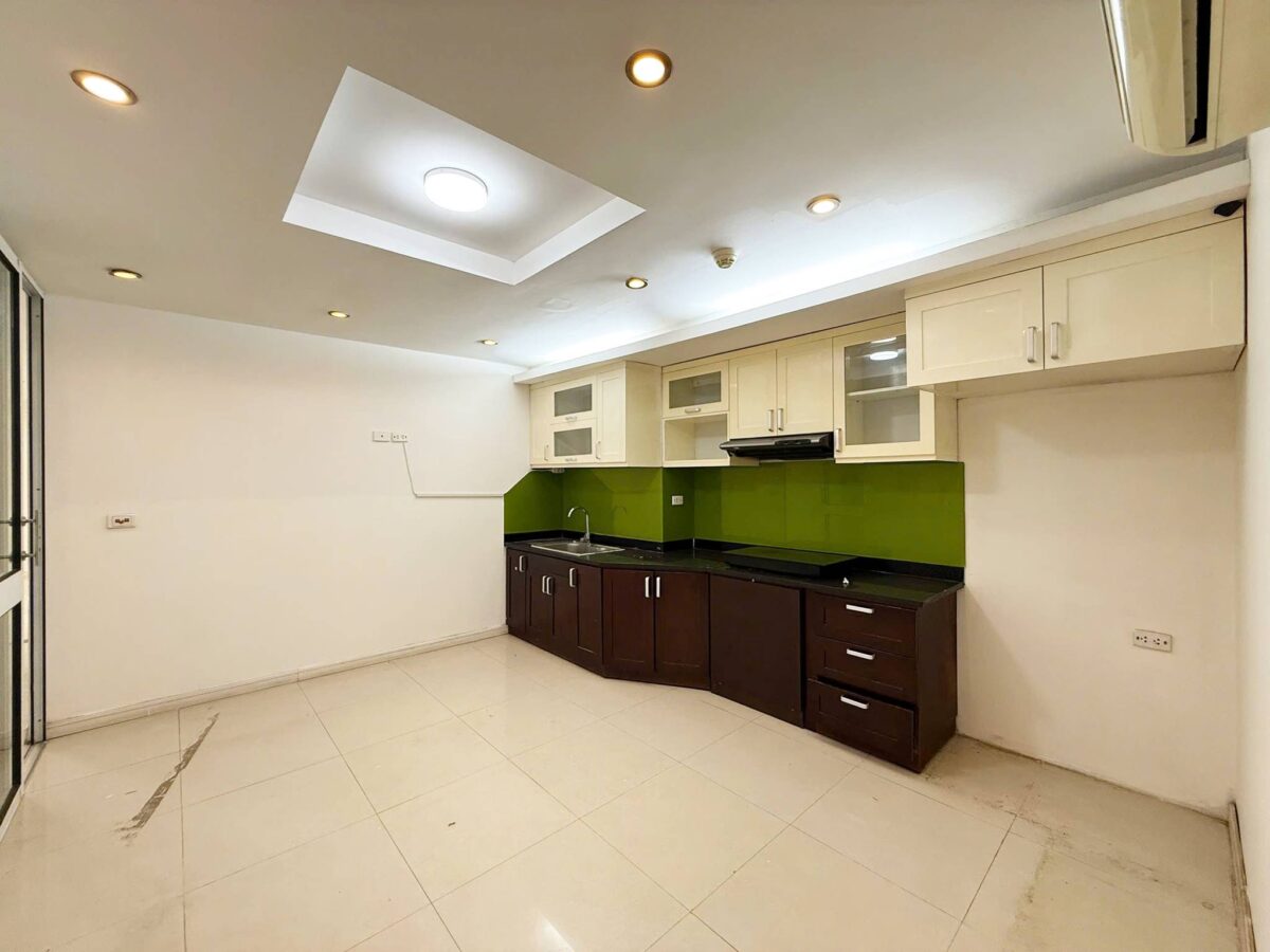 Capacious 3-bedroom 182-SQM apartment at P1 Ciputra for rent (16)