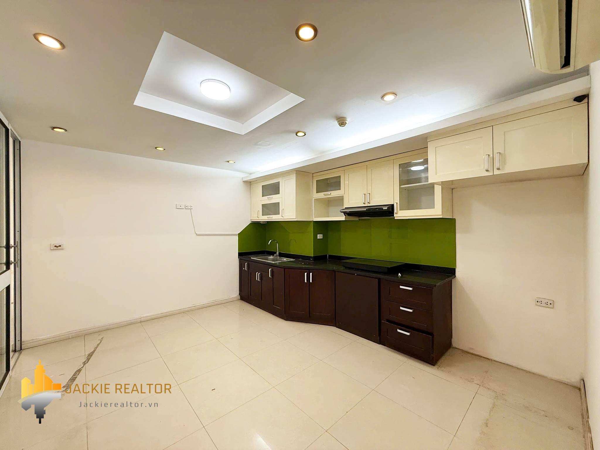 Capacious 3-bedroom 182-SQM apartment at P1 Ciputra for rent (16) Capacious 3-bedroom 182-SQM apartment at P1 Ciputra for rent (16)