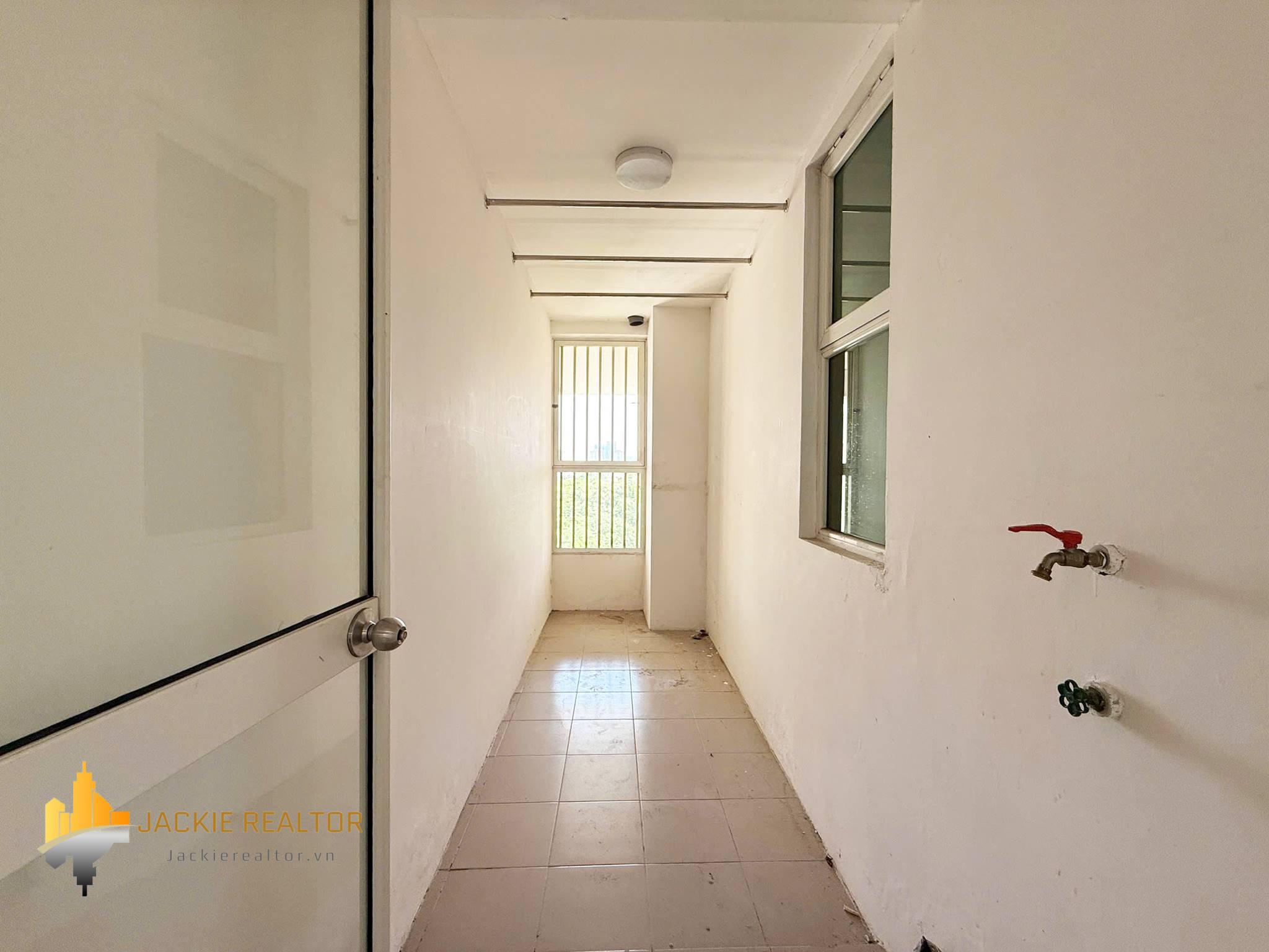 Capacious 3-bedroom 182-SQM apartment at P1 Ciputra for rent (17) Capacious 3-bedroom 182-SQM apartment at P1 Ciputra for rent (17)