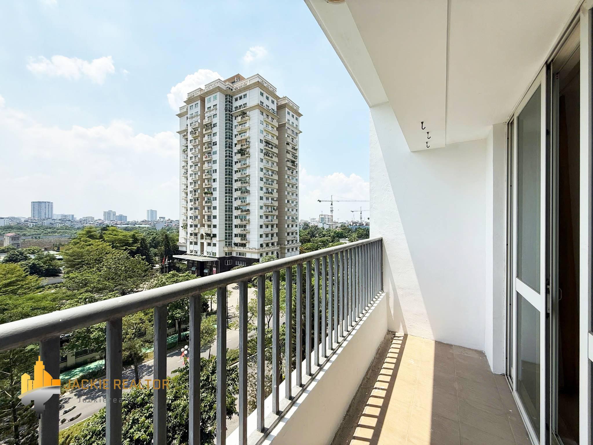 Capacious 3-bedroom 182-SQM apartment at P1 Ciputra for rent (19) Capacious 3-bedroom 182-SQM apartment at P1 Ciputra for rent (19)
