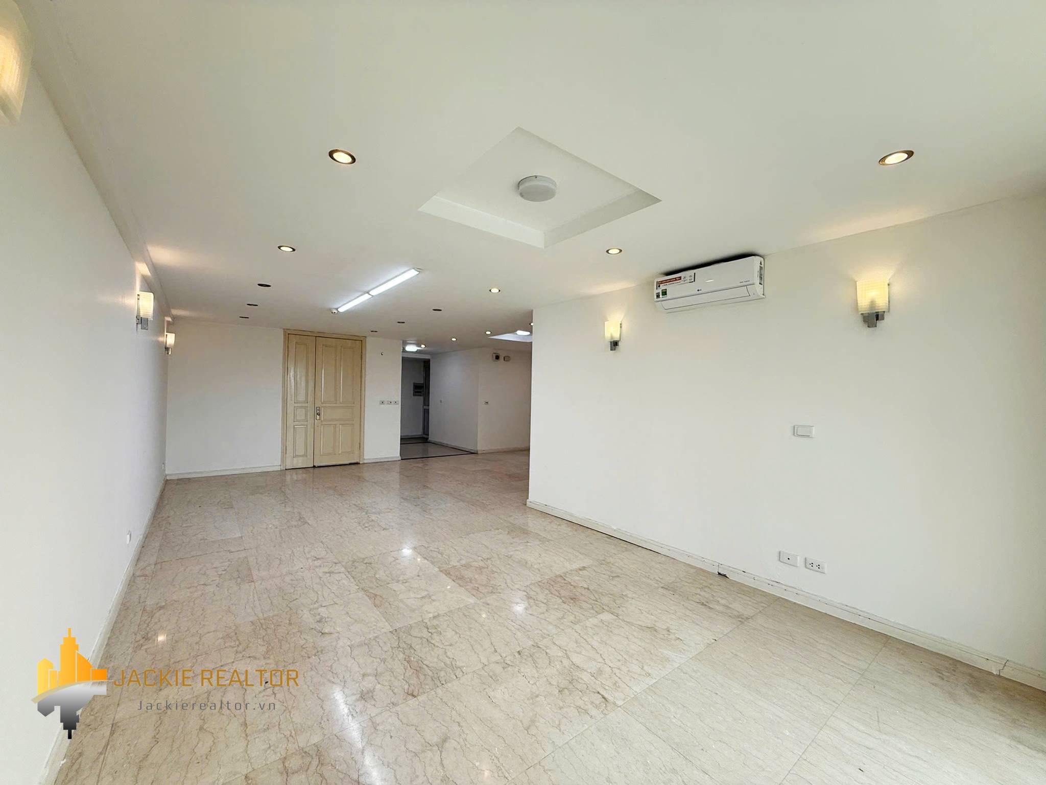 Capacious 3-bedroom 182-SQM apartment at P1 Ciputra for rent (2) Capacious 3-bedroom 182-SQM apartment at P1 Ciputra for rent (2)