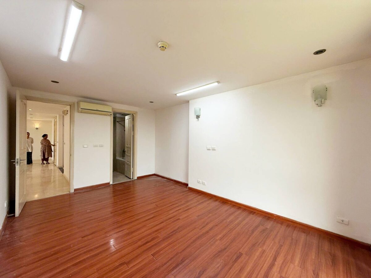Capacious 3-bedroom 182-SQM apartment at P1 Ciputra for rent (5)