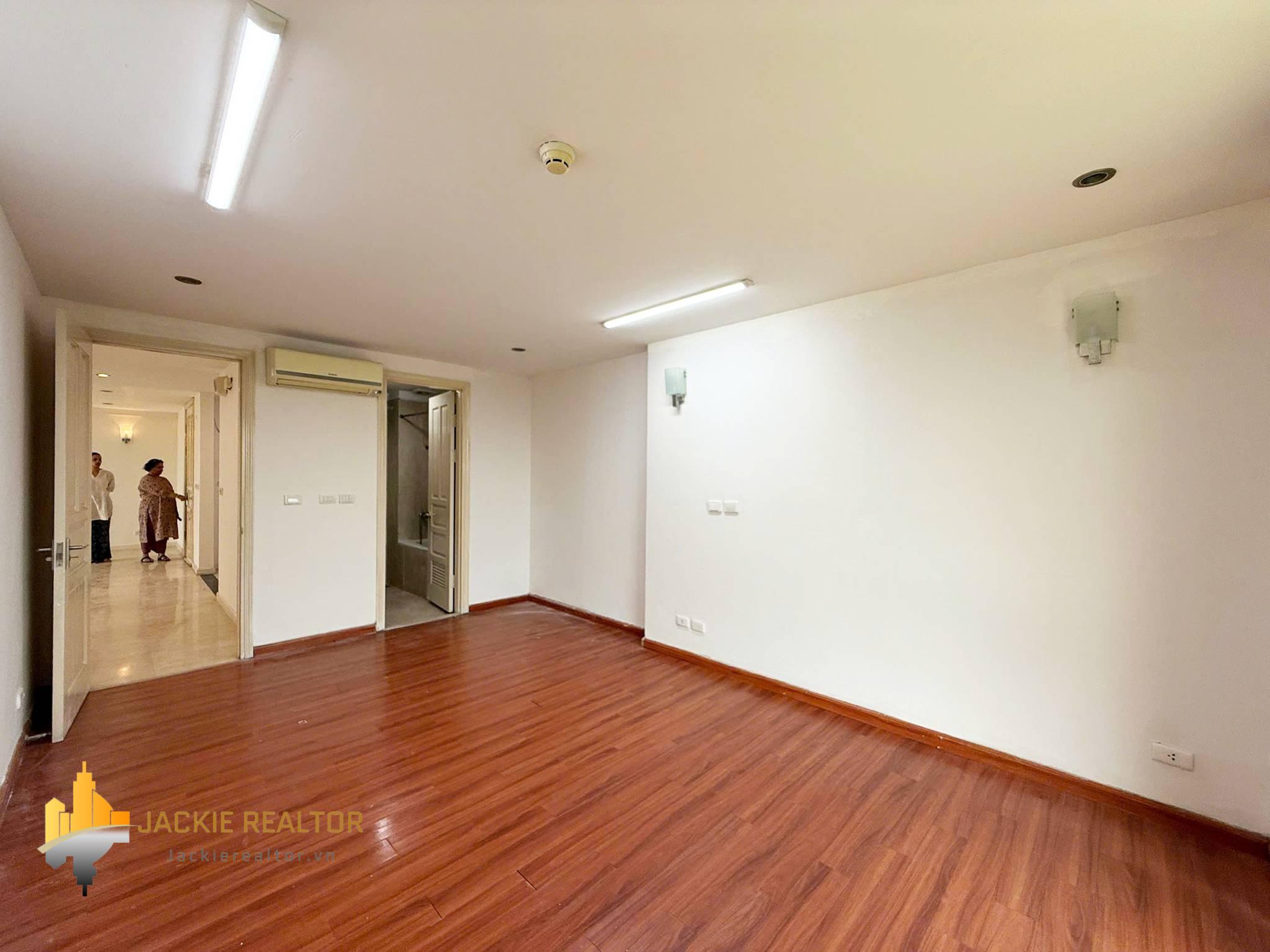 Capacious 3-bedroom 182-SQM apartment at P1 Ciputra for rent (5) Capacious 3-bedroom 182-SQM apartment at P1 Ciputra for rent (5)