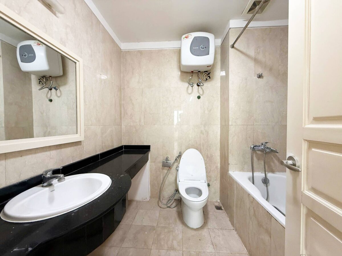 Capacious 3-bedroom 182-SQM apartment at P1 Ciputra for rent (6)