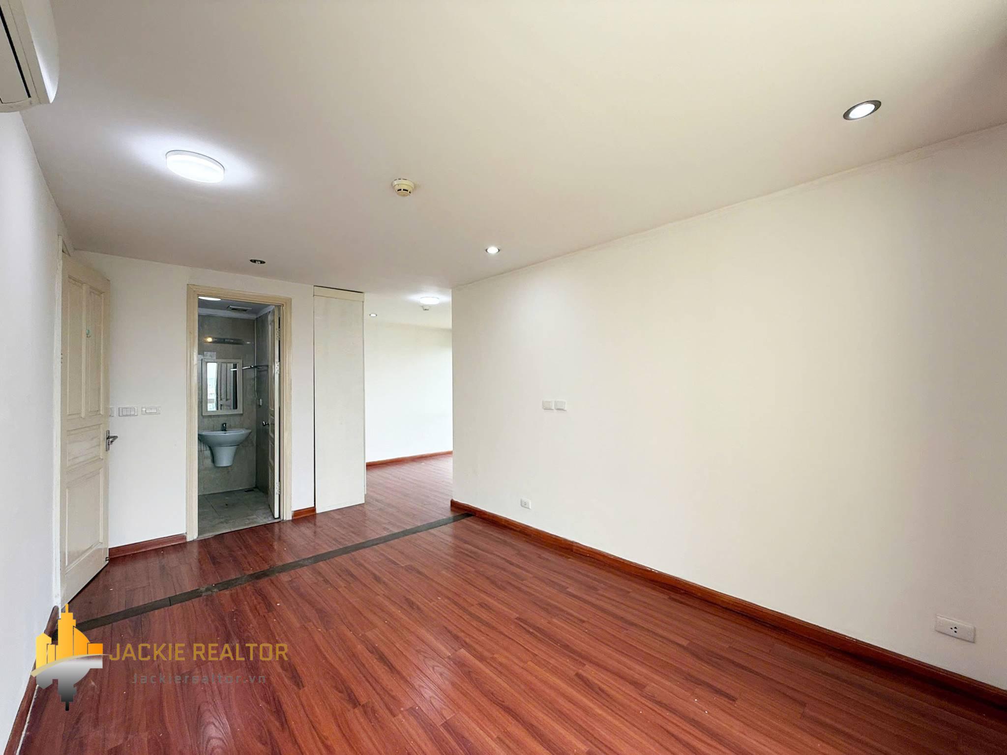 Capacious 3-bedroom 182-SQM apartment at P1 Ciputra for rent (7) Capacious 3-bedroom 182-SQM apartment at P1 Ciputra for rent (7)