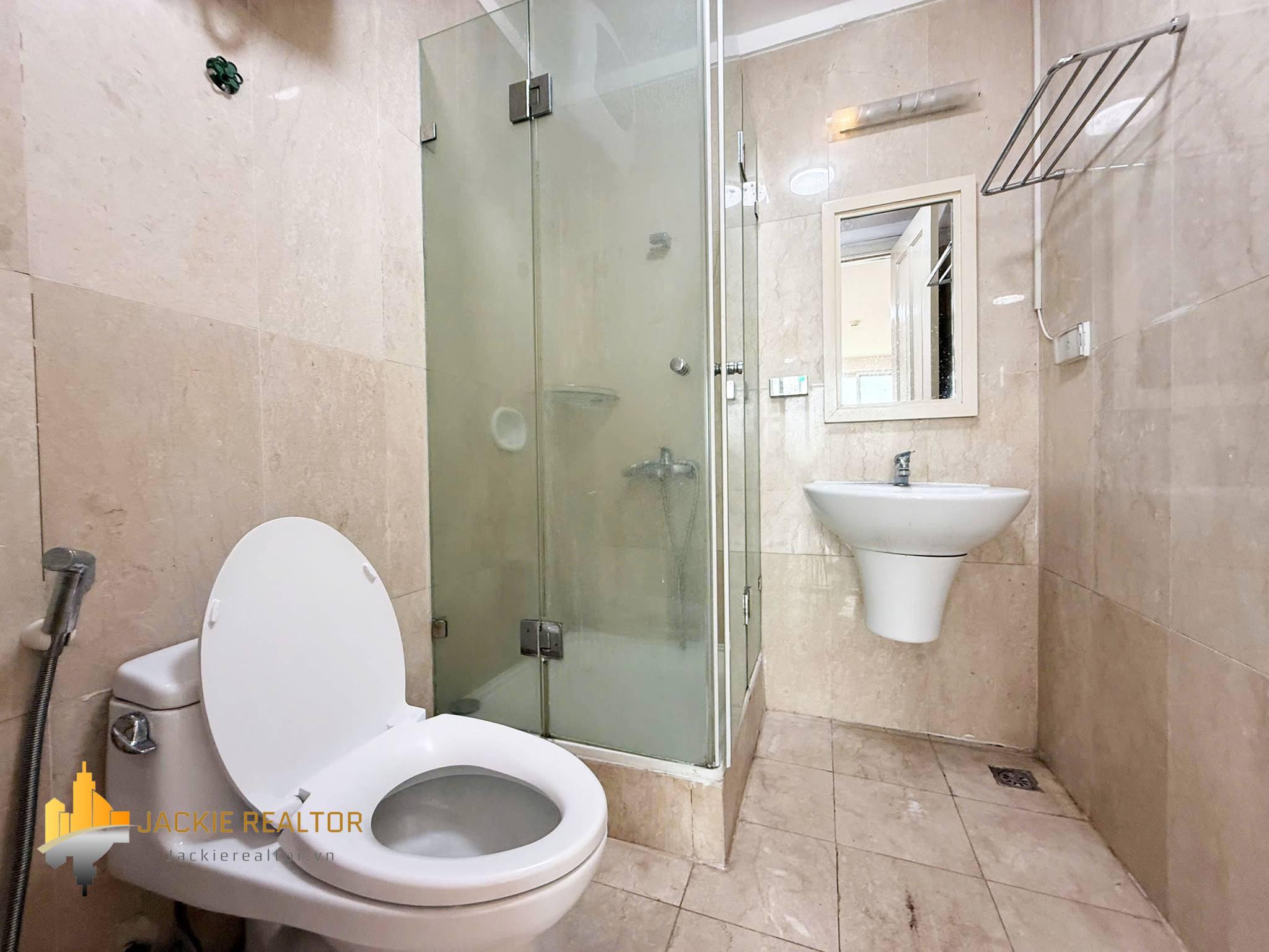 Capacious 3-bedroom 182-SQM apartment at P1 Ciputra for rent (9) Capacious 3-bedroom 182-SQM apartment at P1 Ciputra for rent (9)