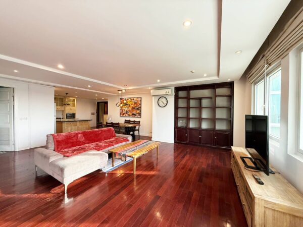 Cheap 3-bedroom 153-SQM apartment at E1 Ciputra for rent (1)