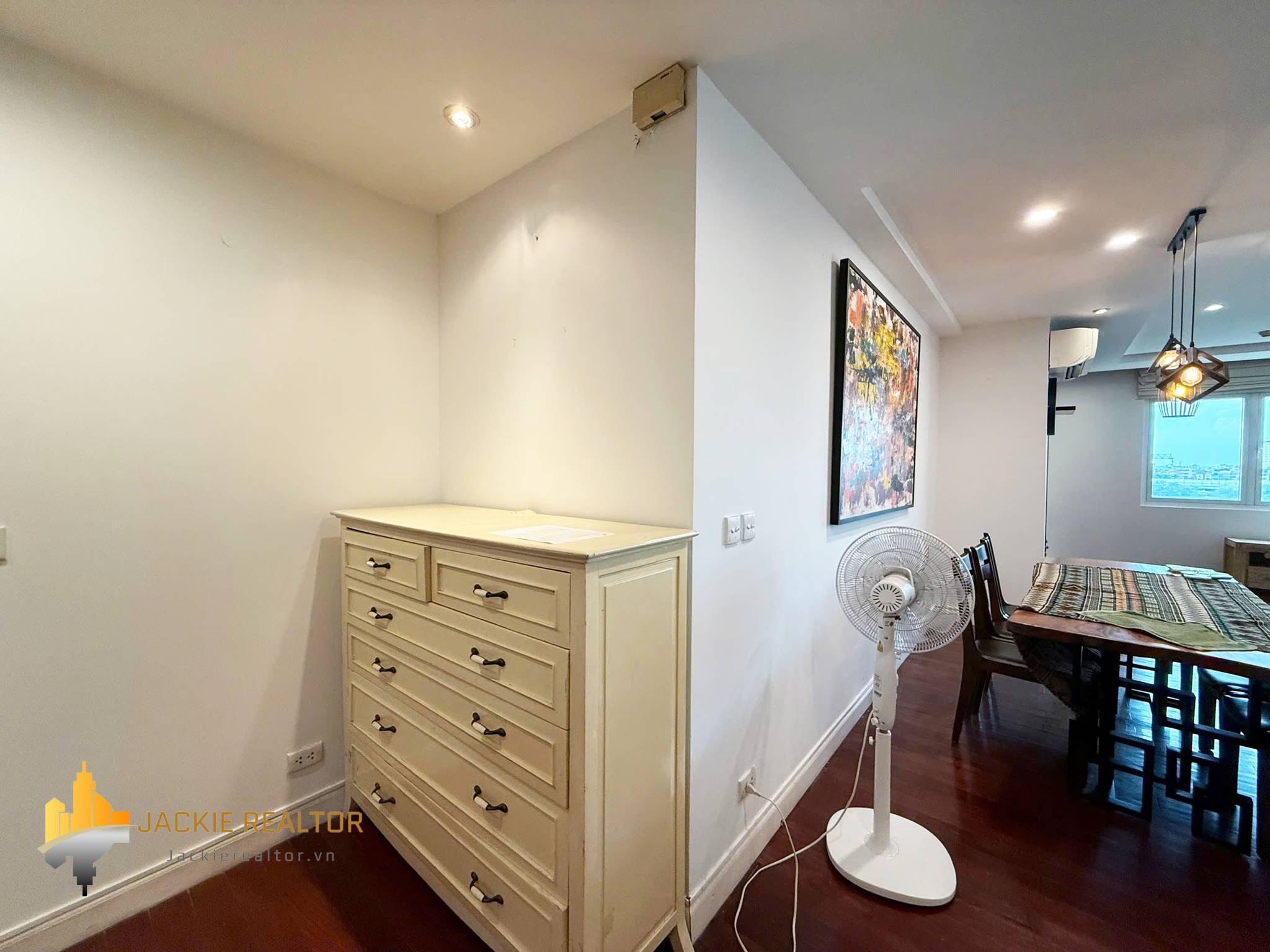 Cheap 3-bedroom 153-SQM apartment at E1 Ciputra for rent (11) Cheap 3-bedroom 153-SQM apartment at E1 Ciputra for rent (11)