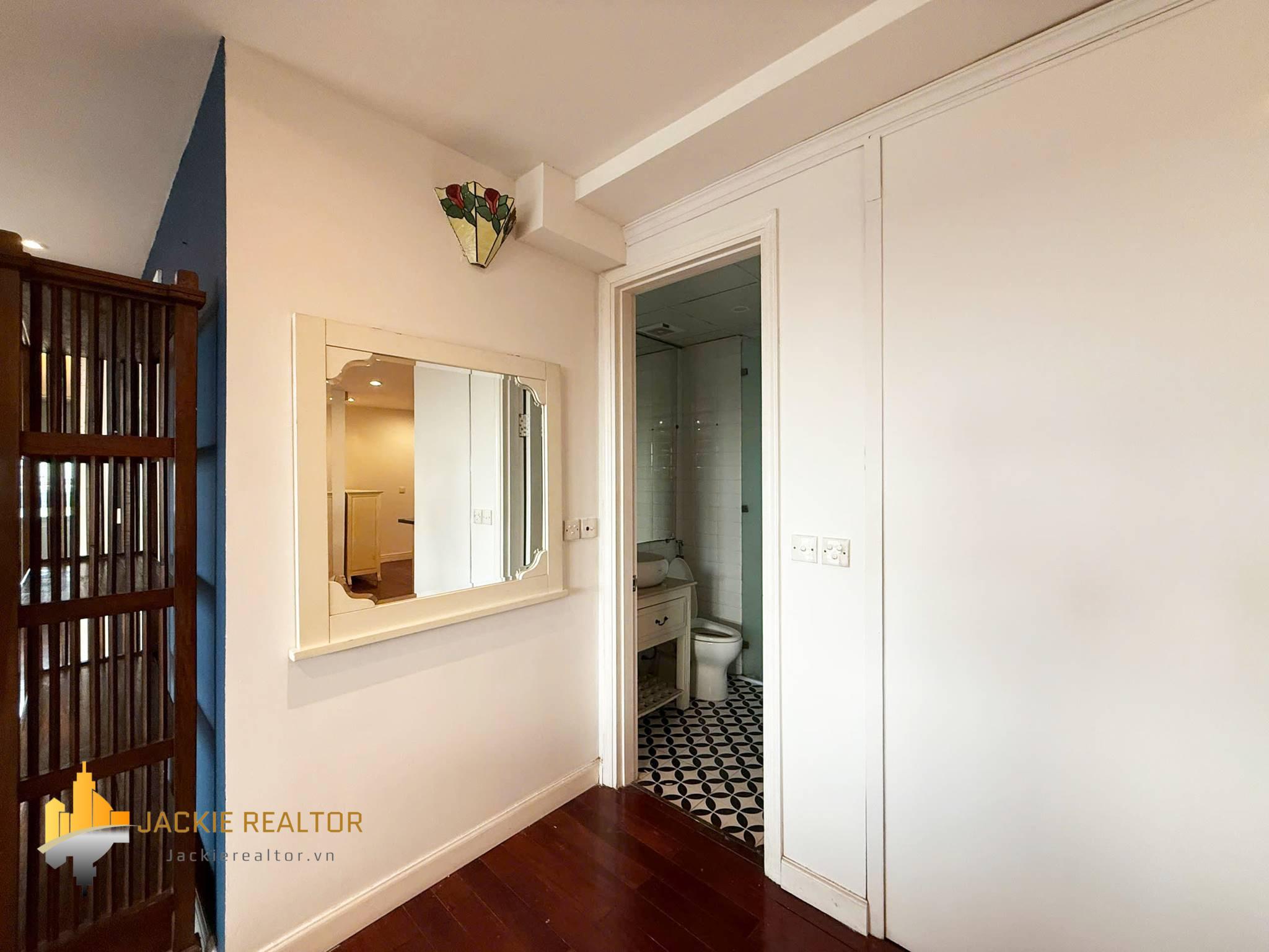 Cheap 3-bedroom 153-SQM apartment at E1 Ciputra for rent (12) Cheap 3-bedroom 153-SQM apartment at E1 Ciputra for rent (12)