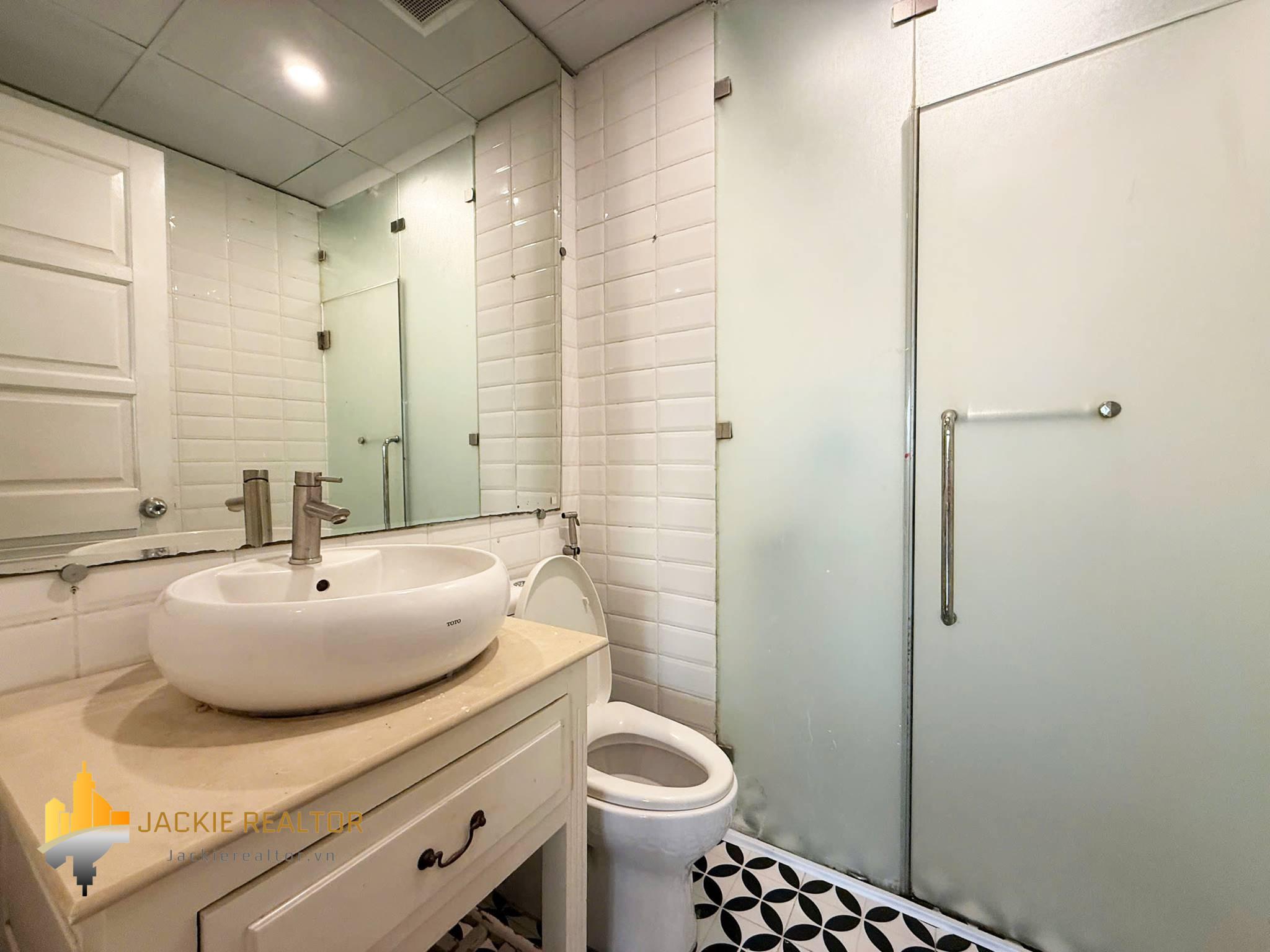 Cheap 3-bedroom 153-SQM apartment at E1 Ciputra for rent (13) Cheap 3-bedroom 153-SQM apartment at E1 Ciputra for rent (13)