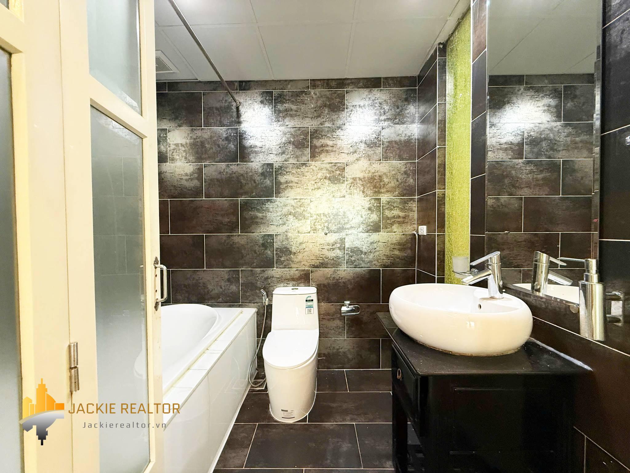 Cheap 3-bedroom 153-SQM apartment at E1 Ciputra for rent (16) Cheap 3-bedroom 153-SQM apartment at E1 Ciputra for rent (16)