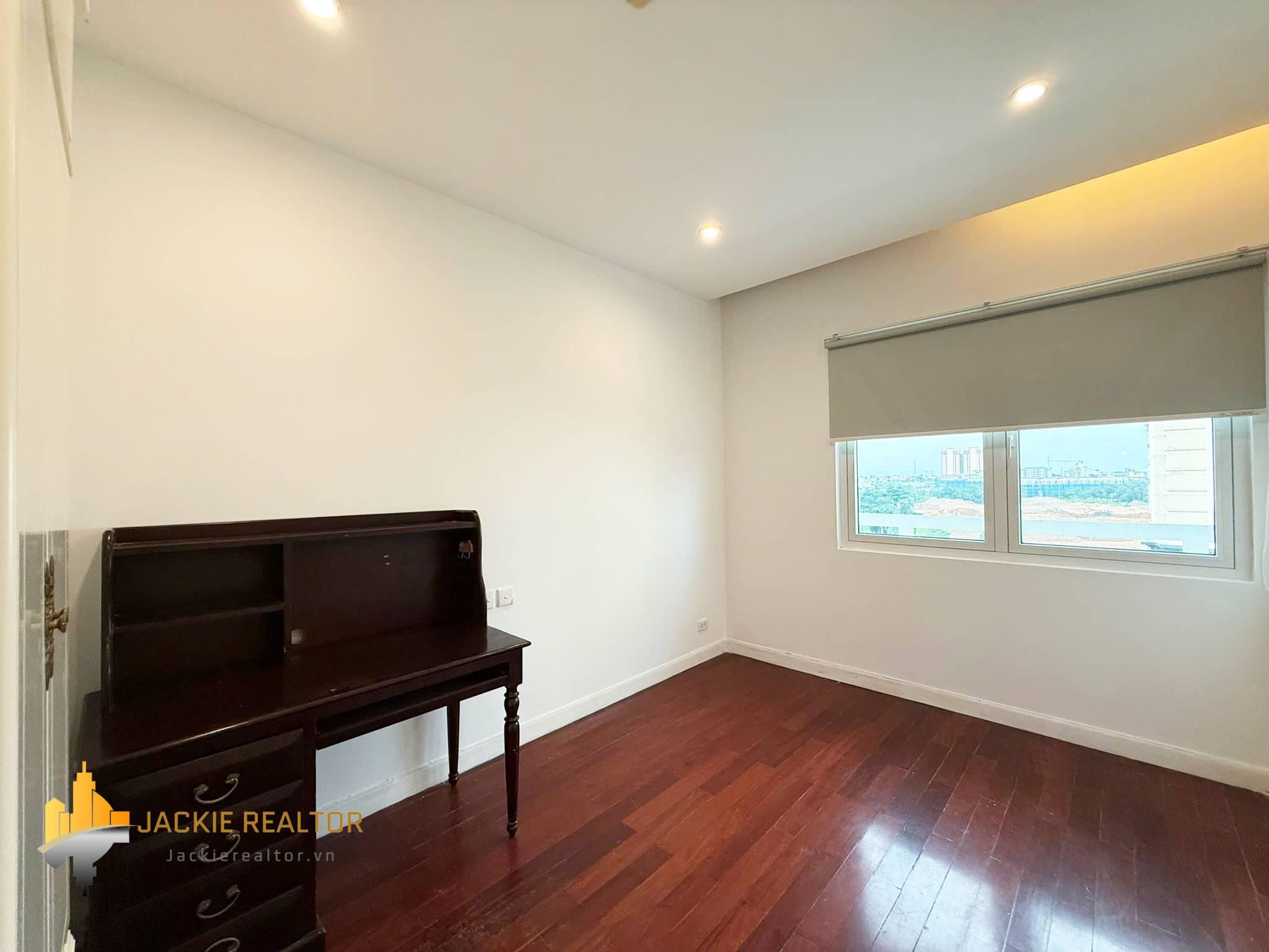 Cheap 3-bedroom 153-SQM apartment at E1 Ciputra for rent (17) Cheap 3-bedroom 153-SQM apartment at E1 Ciputra for rent (17)
