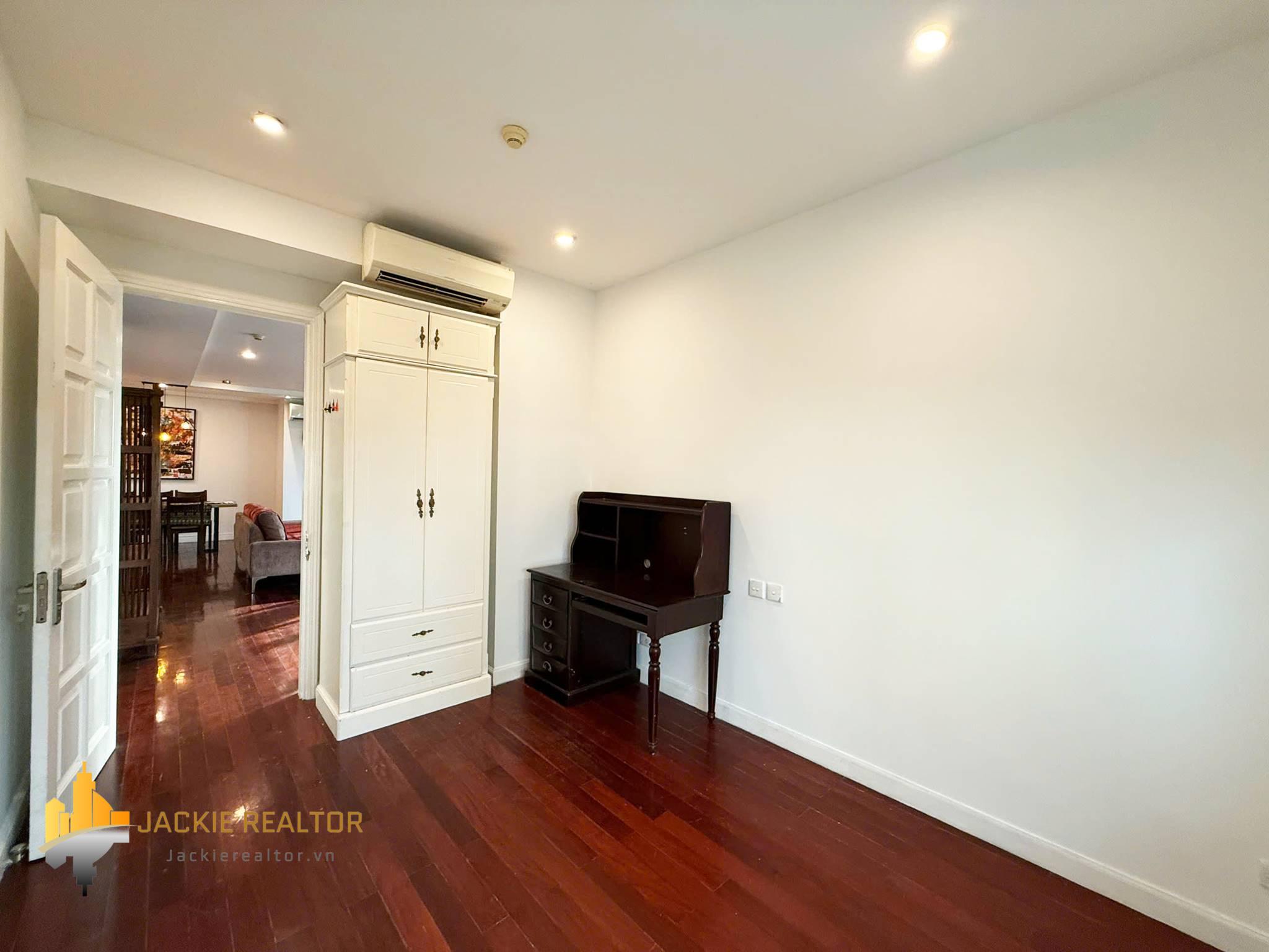 Cheap 3-bedroom 153-SQM apartment at E1 Ciputra for rent (18) Cheap 3-bedroom 153-SQM apartment at E1 Ciputra for rent (18)