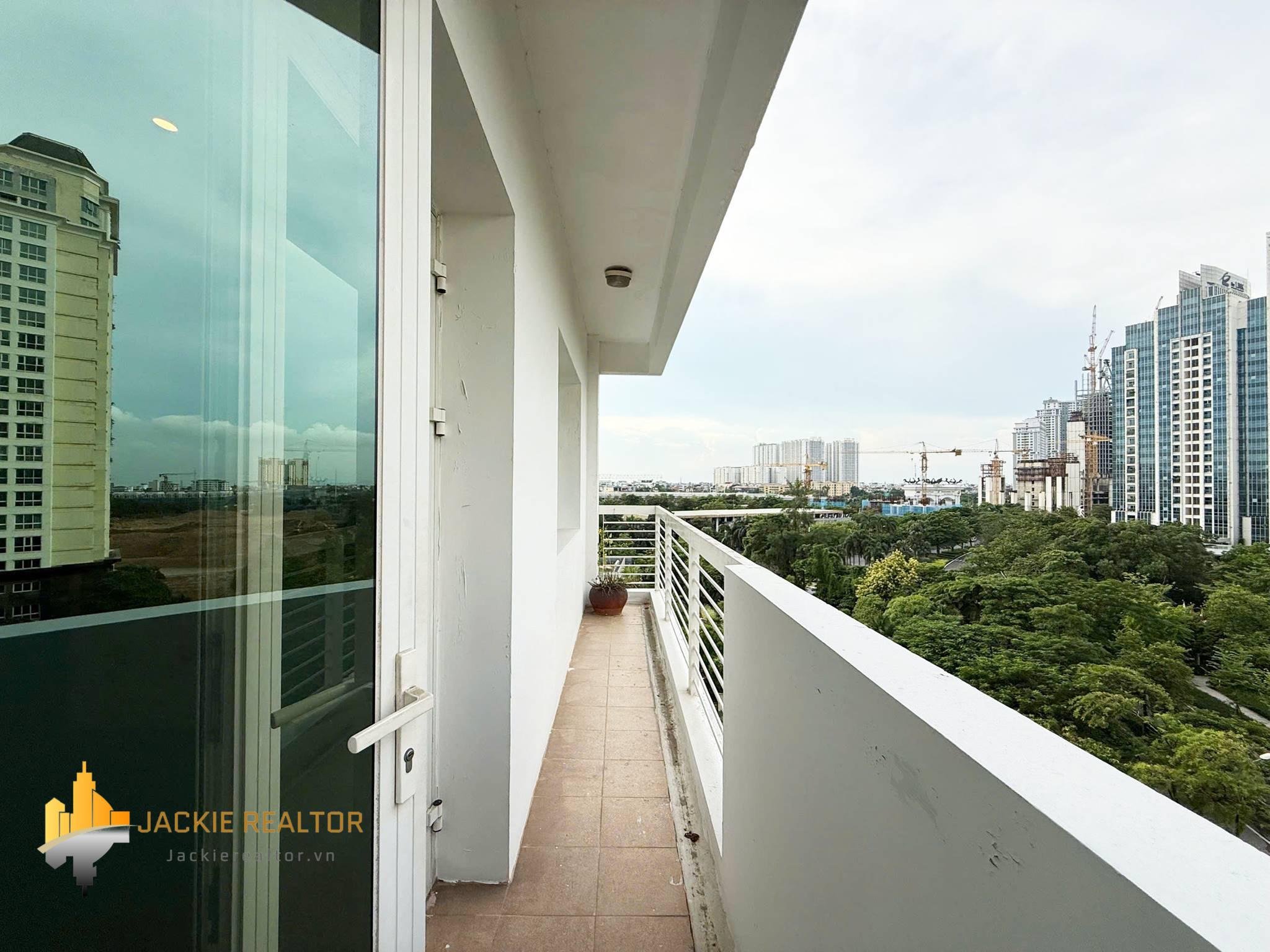 Cheap 3-bedroom 153-SQM apartment at E1 Ciputra for rent (22) Cheap 3-bedroom 153-SQM apartment at E1 Ciputra for rent (22)