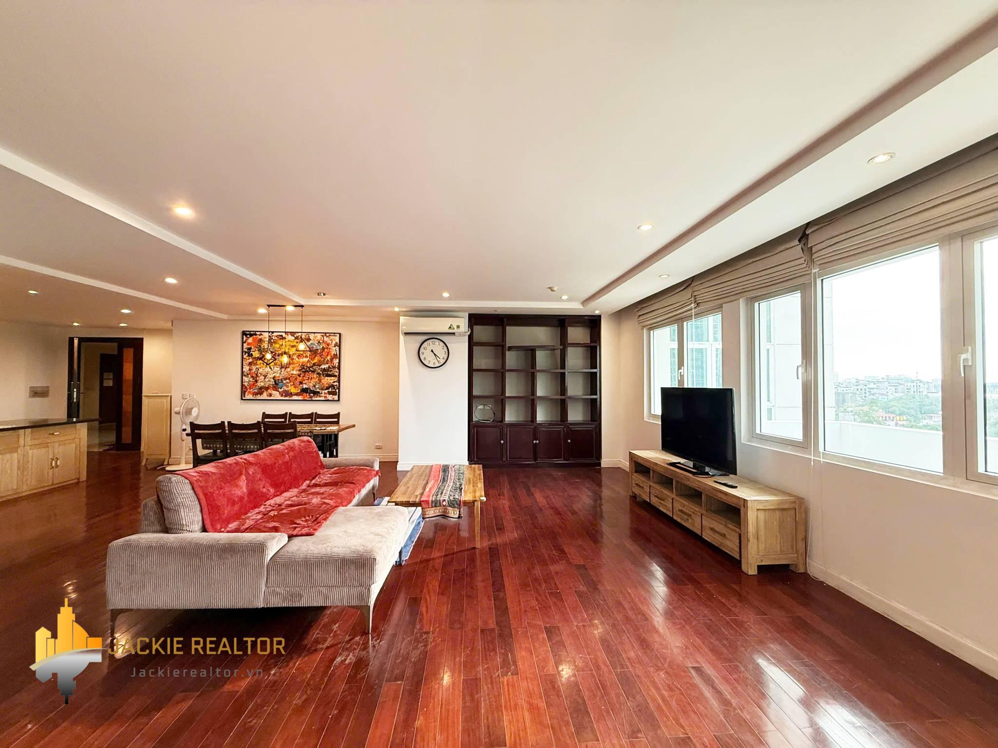 Cheap 3-bedroom 153-SQM apartment at E1 Ciputra for rent (5) Cheap 3-bedroom 153-SQM apartment at E1 Ciputra for rent (5)