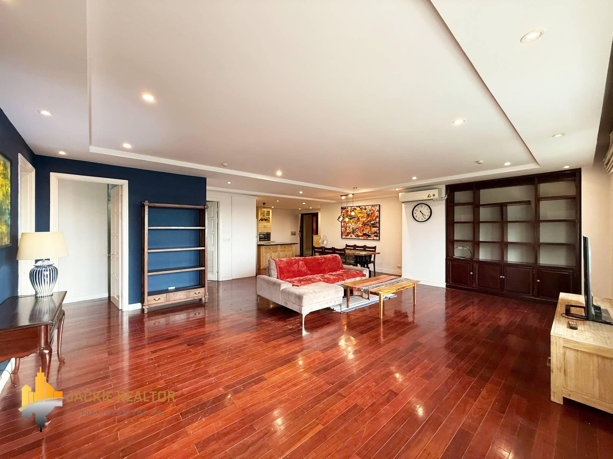 Cheap 3-bedroom 153-SQM apartment at E1 Ciputra for rent (6) Cheap 3-bedroom 153-SQM apartment at E1 Ciputra for rent (6)