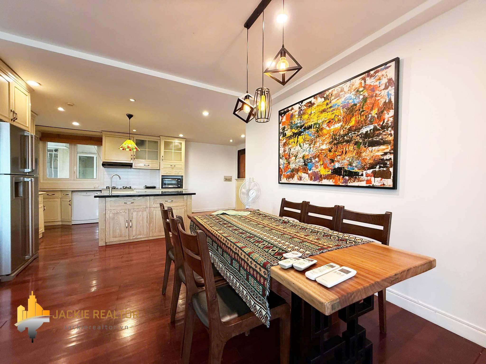 Cheap 3-bedroom 153-SQM apartment at E1 Ciputra for rent (8) Cheap 3-bedroom 153-SQM apartment at E1 Ciputra for rent (8)