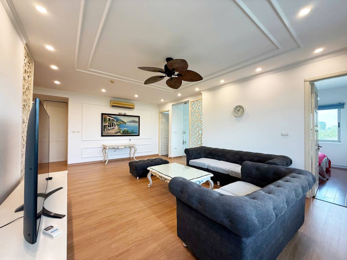 Cheap 4-bedroom apartment at E1 Ciputra for rent (1)