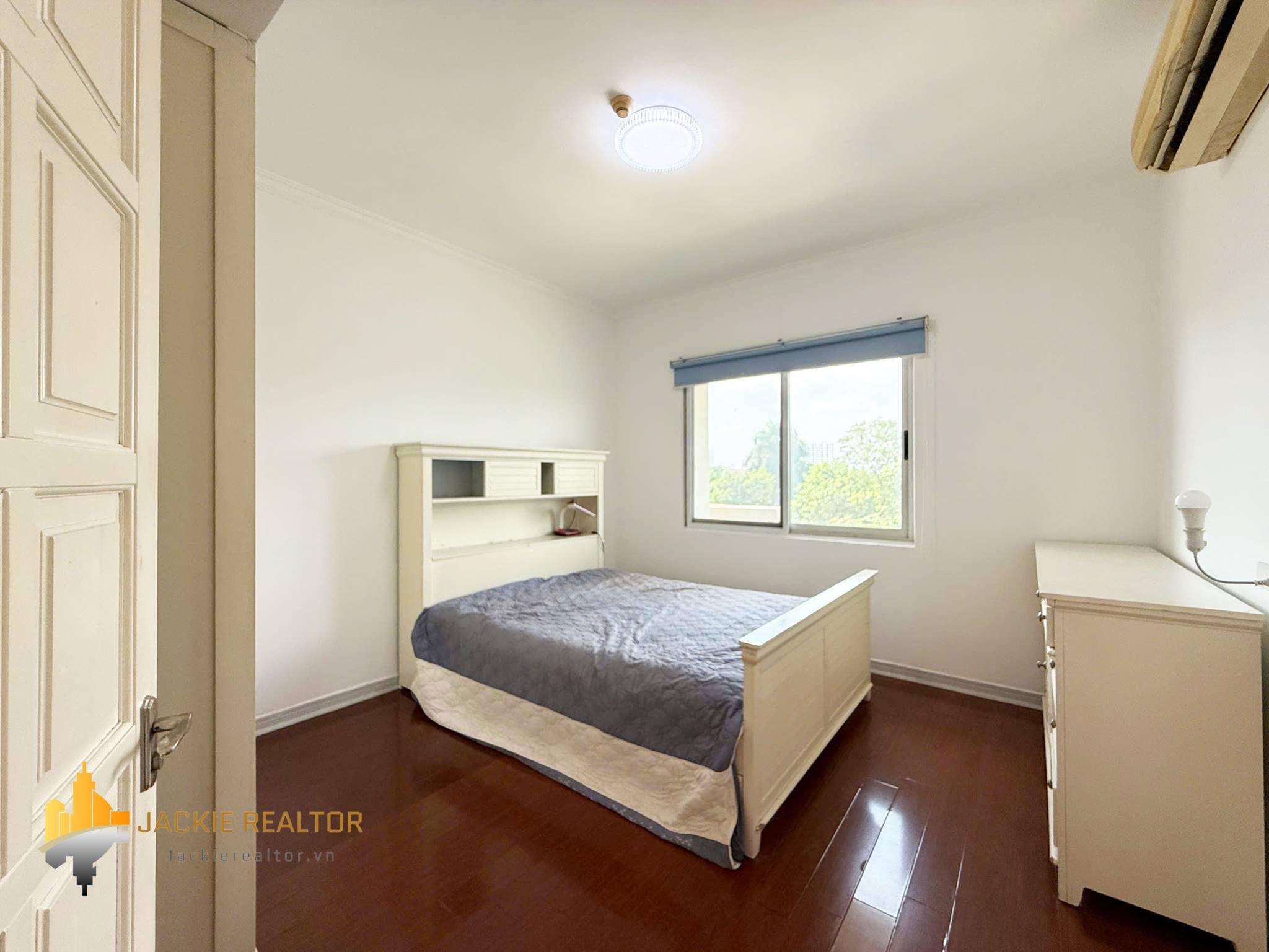 Cheap 4-bedroom apartment at E1 Ciputra for rent (12) Cheap 4-bedroom apartment at E1 Ciputra for rent (12)