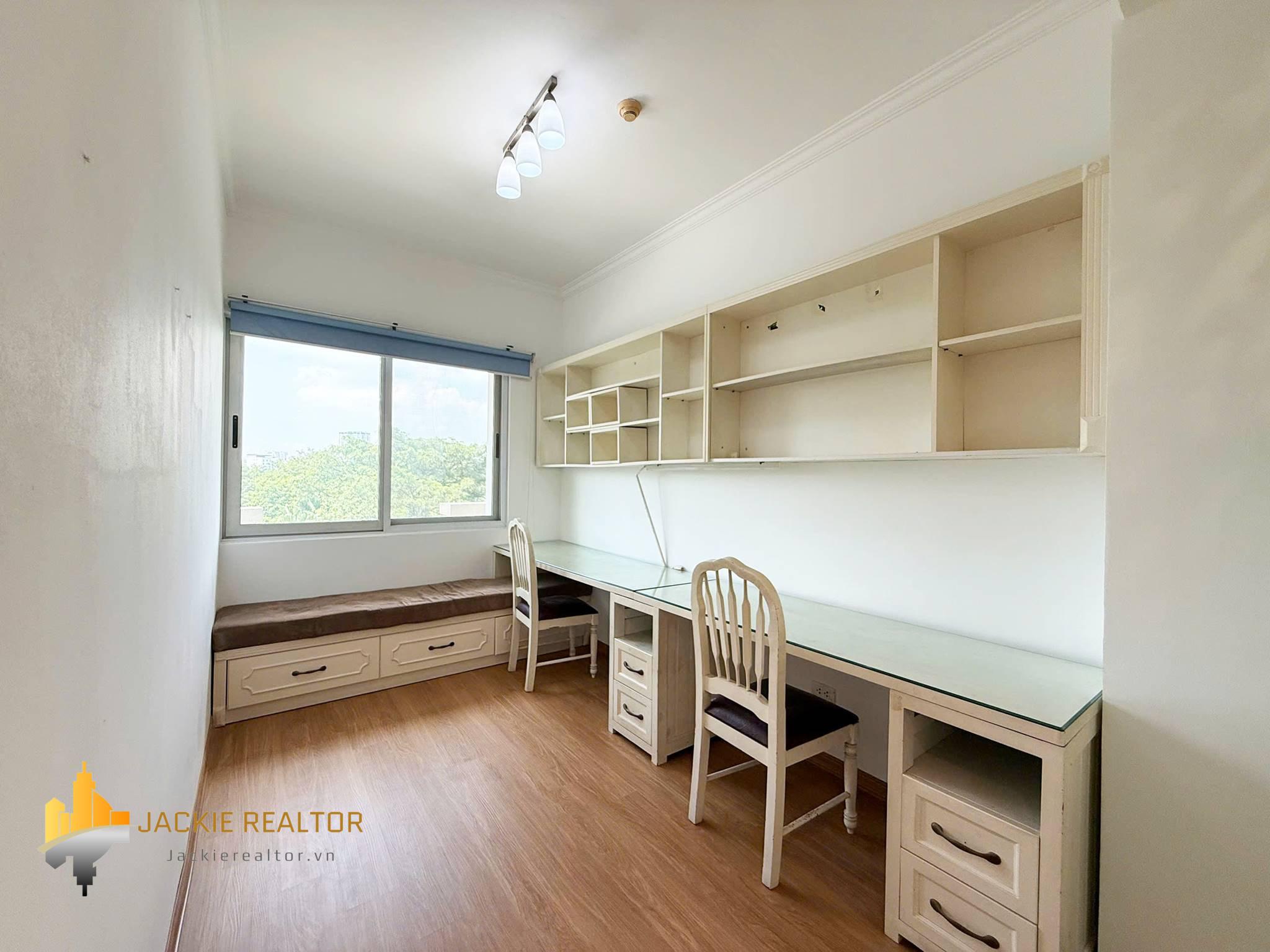 Cheap 4-bedroom apartment at E1 Ciputra for rent (14) Cheap 4-bedroom apartment at E1 Ciputra for rent (14)