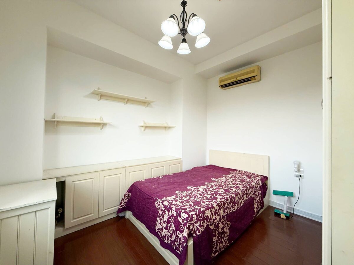 Cheap 4-bedroom apartment at E1 Ciputra for rent (15)