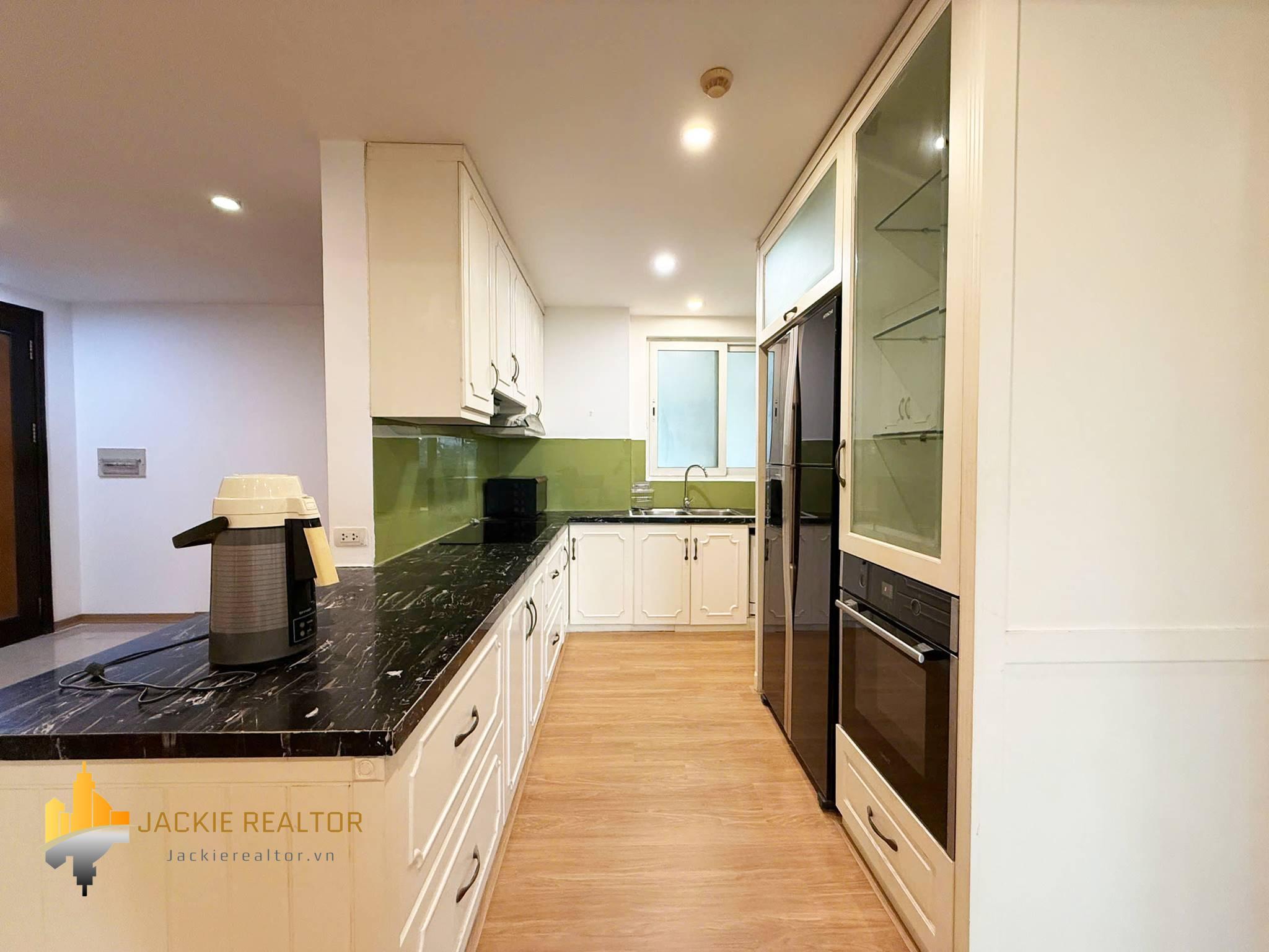 Cheap 4-bedroom apartment at E1 Ciputra for rent (7) Cheap 4-bedroom apartment at E1 Ciputra for rent (7)