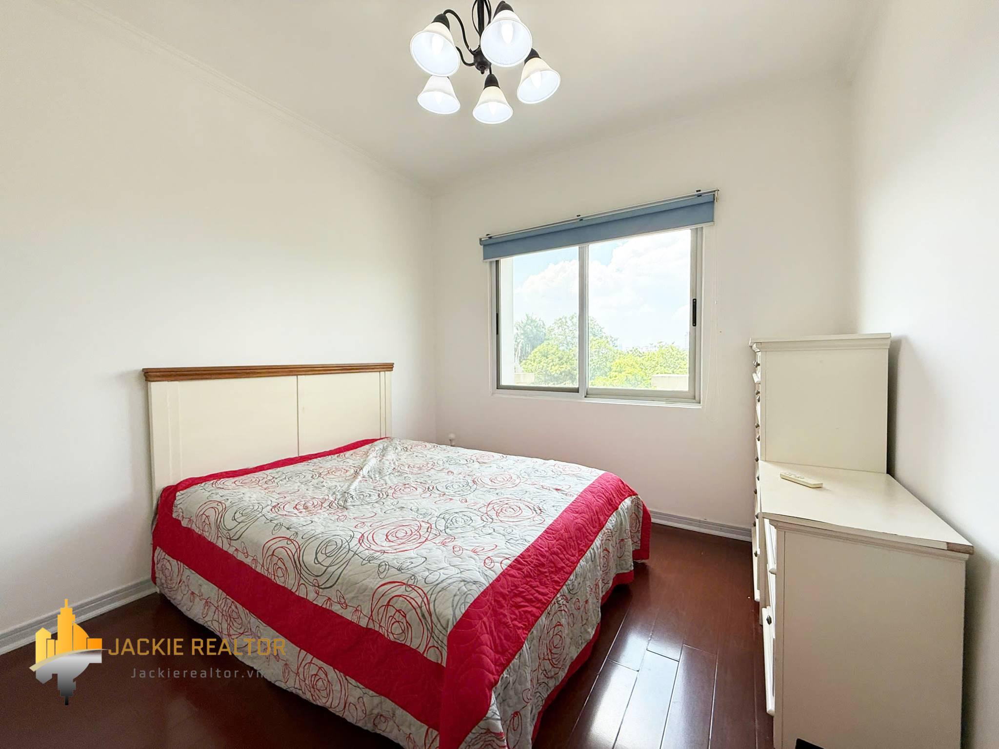 Cheap 4-bedroom apartment at E1 Ciputra for rent (9) Cheap 4-bedroom apartment at E1 Ciputra for rent (9)