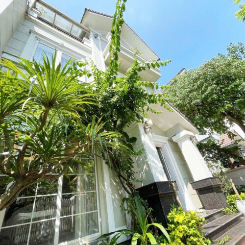 Jackie Realtor - The #1 Vietnam Real Estate Agency 17 Cheap 4-bedroom villa at Anh Dao block, Vinhomes Riverside for rent (1)