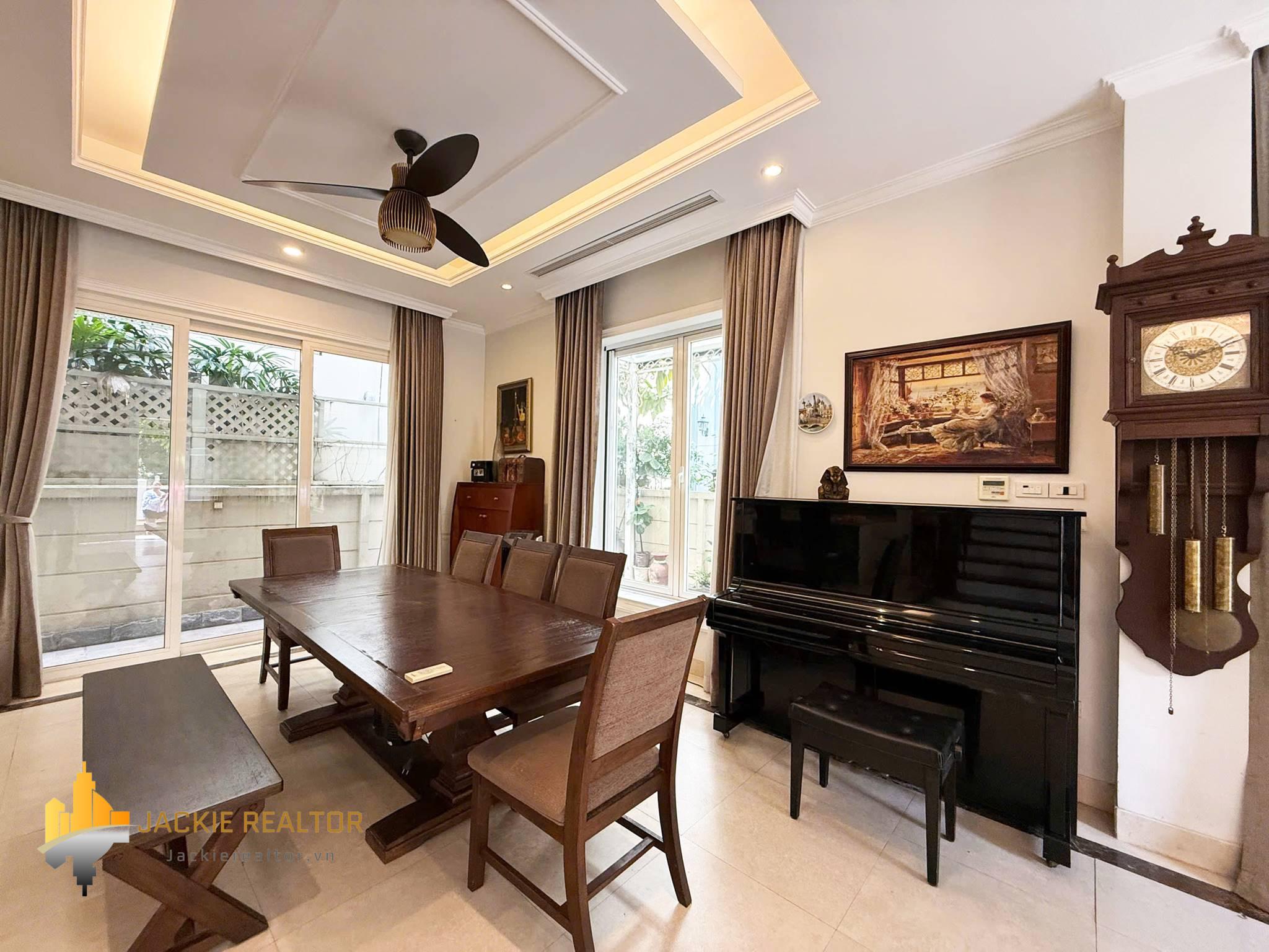 Cheap 4-bedroom villa at Anh Dao block, Vinhomes Riverside for rent (10) Cheap 4-bedroom villa at Anh Dao block, Vinhomes Riverside for rent (10)