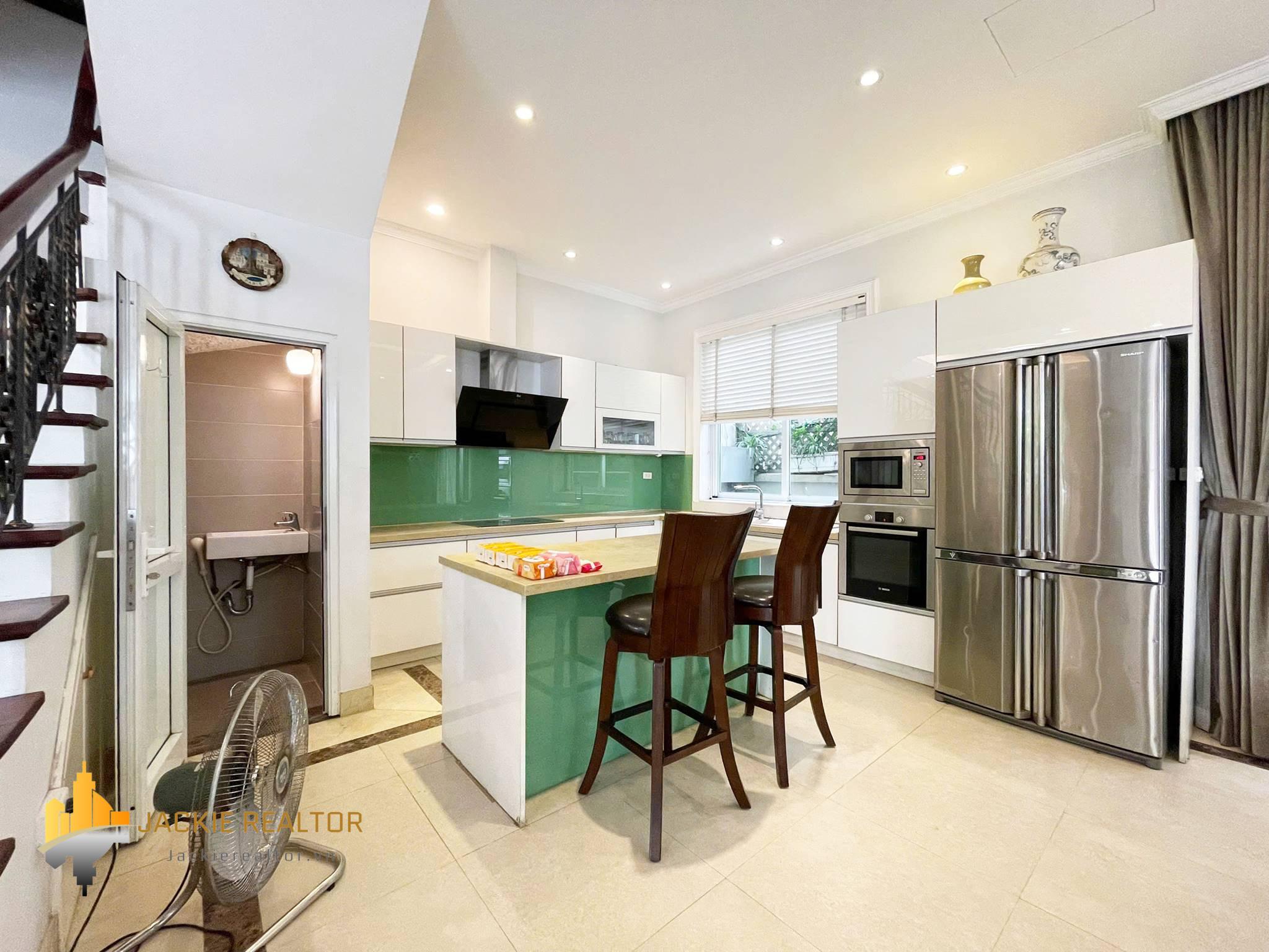 Cheap 4-bedroom villa at Anh Dao block, Vinhomes Riverside for rent (11) Cheap 4-bedroom villa at Anh Dao block, Vinhomes Riverside for rent (11)