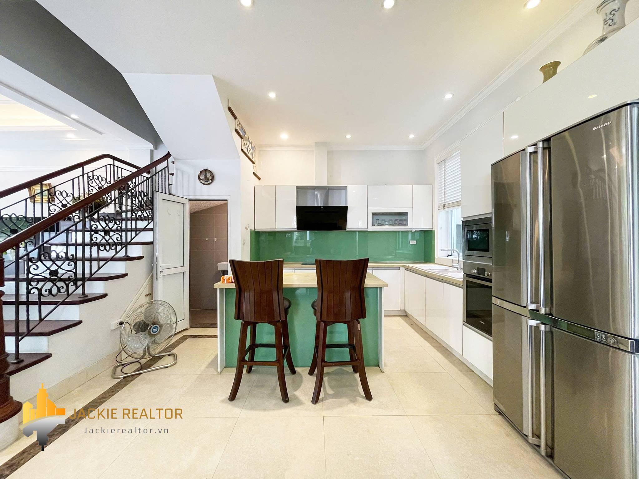 Cheap 4-bedroom villa at Anh Dao block, Vinhomes Riverside for rent (12) Cheap 4-bedroom villa at Anh Dao block, Vinhomes Riverside for rent (12)