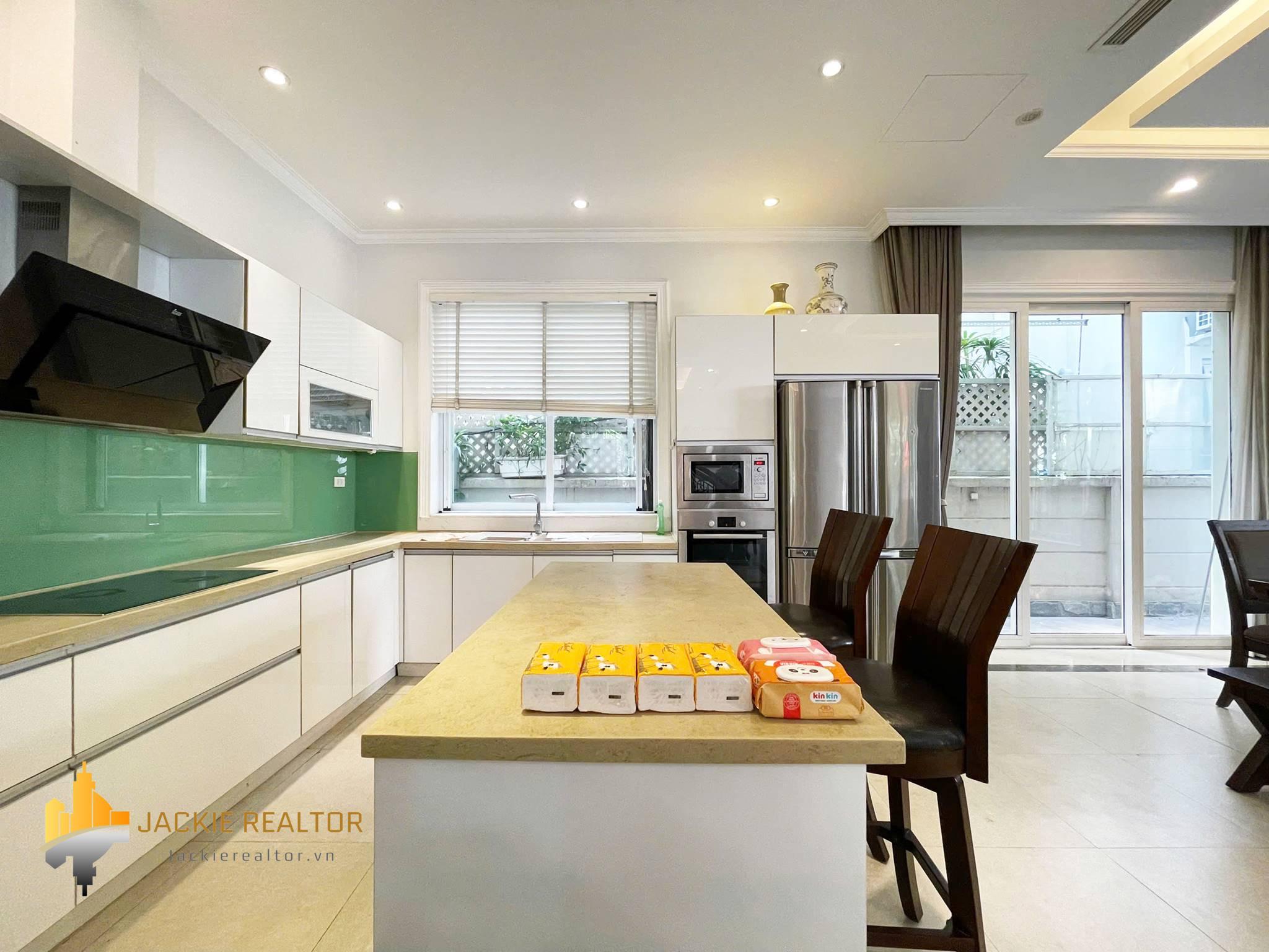 Cheap 4-bedroom villa at Anh Dao block, Vinhomes Riverside for rent (13) Cheap 4-bedroom villa at Anh Dao block, Vinhomes Riverside for rent (13)