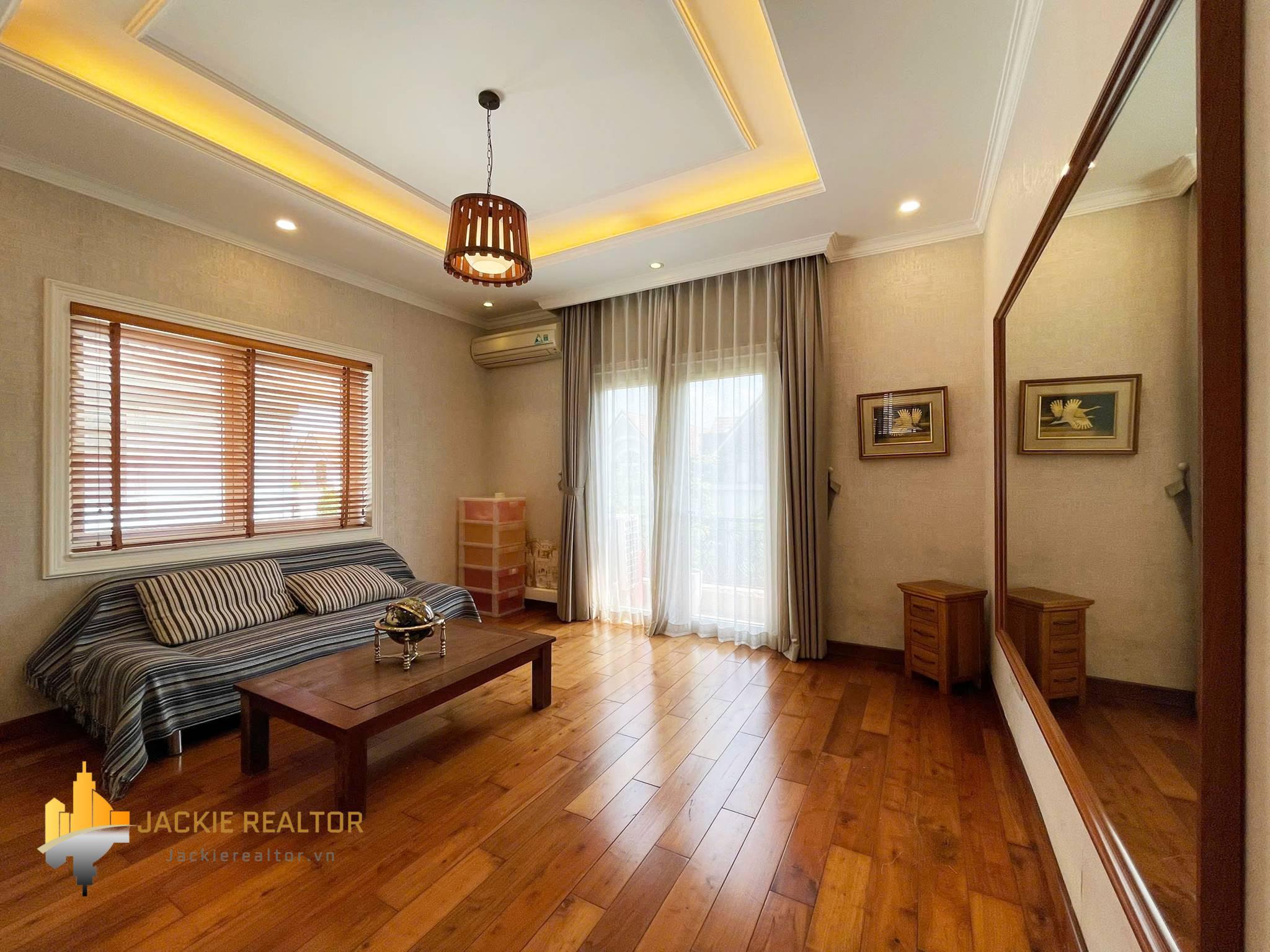 Cheap 4-bedroom villa at Anh Dao block, Vinhomes Riverside for rent (14) Cheap 4-bedroom villa at Anh Dao block, Vinhomes Riverside for rent (14)