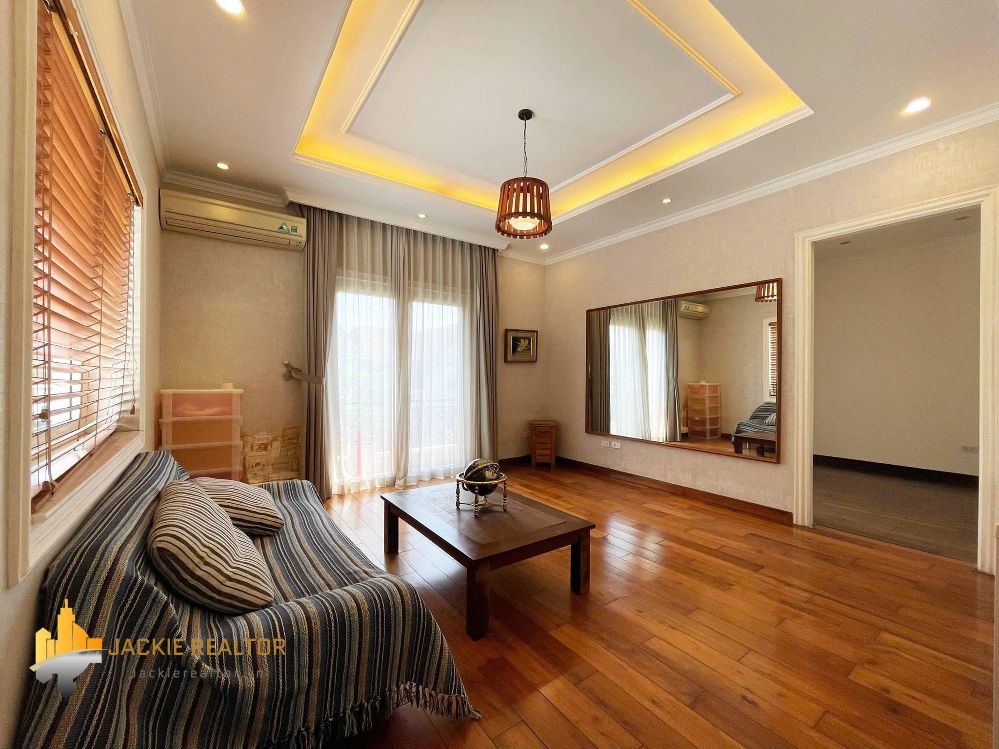 Cheap 4-bedroom villa at Anh Dao block, Vinhomes Riverside for rent (15) Cheap 4-bedroom villa at Anh Dao block, Vinhomes Riverside for rent (15)