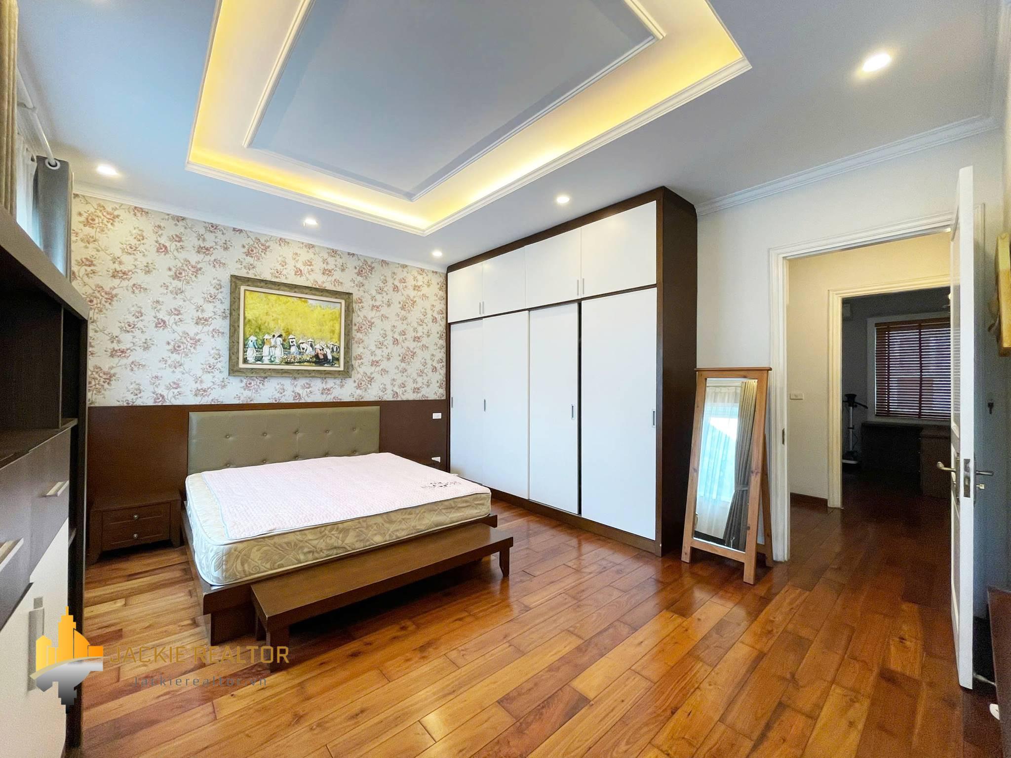 Cheap 4-bedroom villa at Anh Dao block, Vinhomes Riverside for rent (18) Cheap 4-bedroom villa at Anh Dao block, Vinhomes Riverside for rent (18)