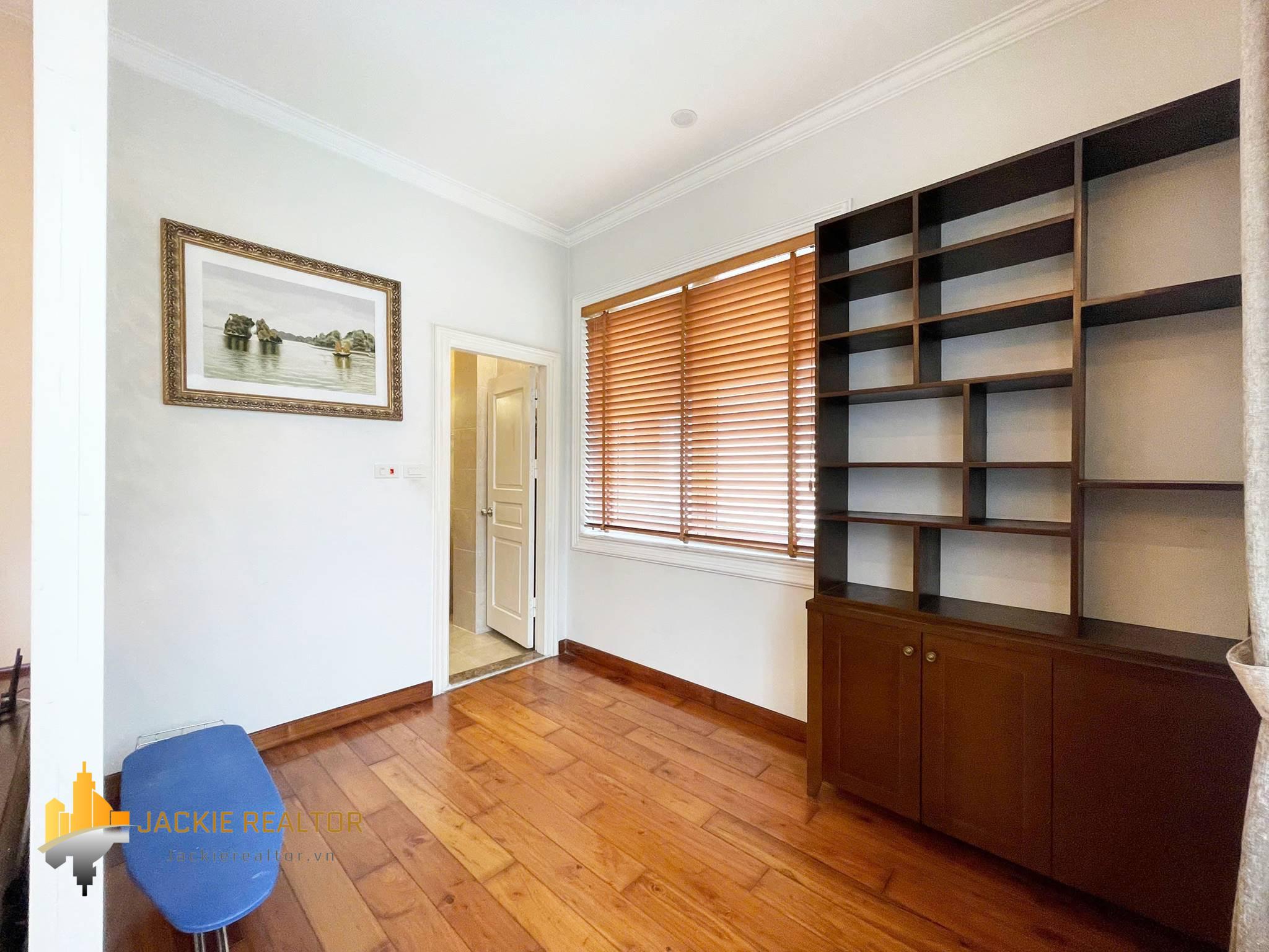 Cheap 4-bedroom villa at Anh Dao block, Vinhomes Riverside for rent (20) Cheap 4-bedroom villa at Anh Dao block, Vinhomes Riverside for rent (20)