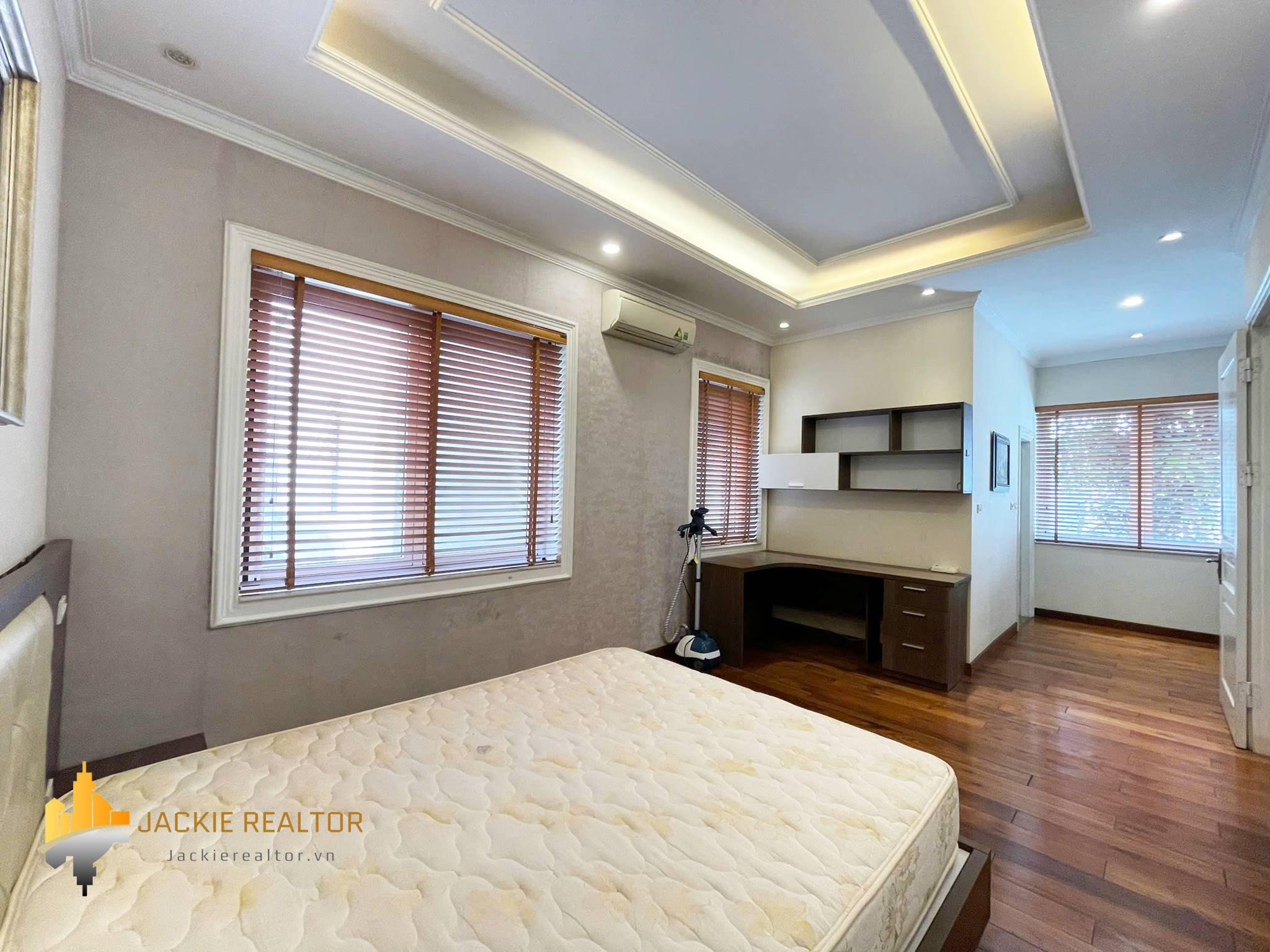 Cheap 4-bedroom villa at Anh Dao block, Vinhomes Riverside for rent (21) Cheap 4-bedroom villa at Anh Dao block, Vinhomes Riverside for rent (21)