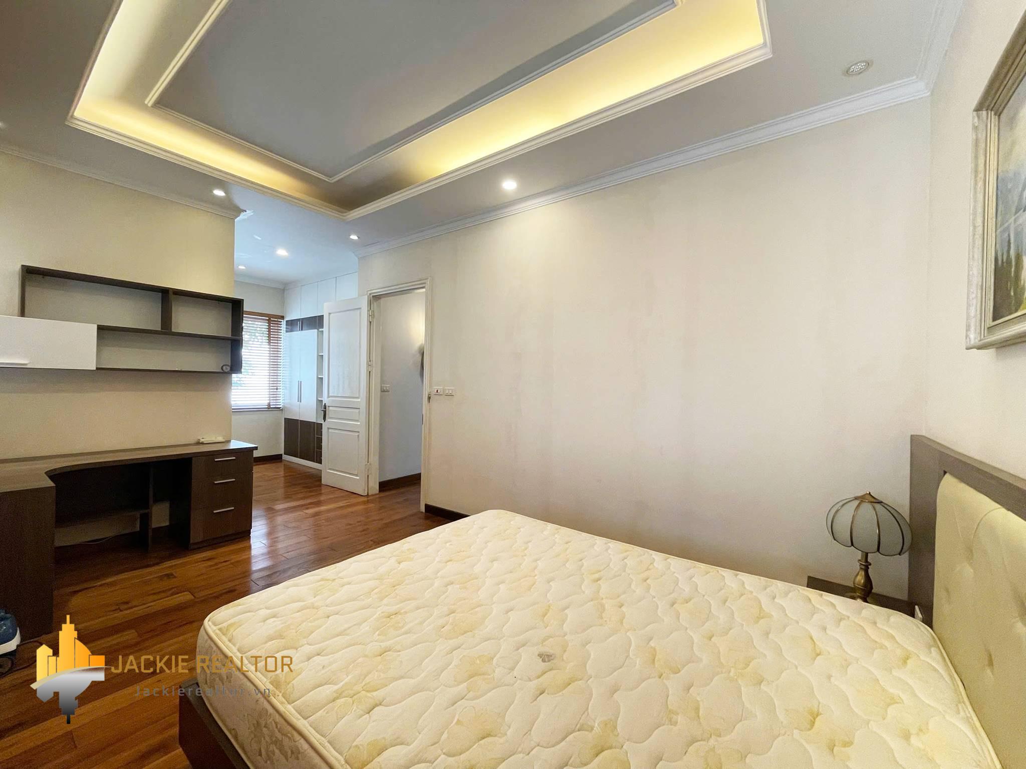 Cheap 4-bedroom villa at Anh Dao block, Vinhomes Riverside for rent (23) Cheap 4-bedroom villa at Anh Dao block, Vinhomes Riverside for rent (23)