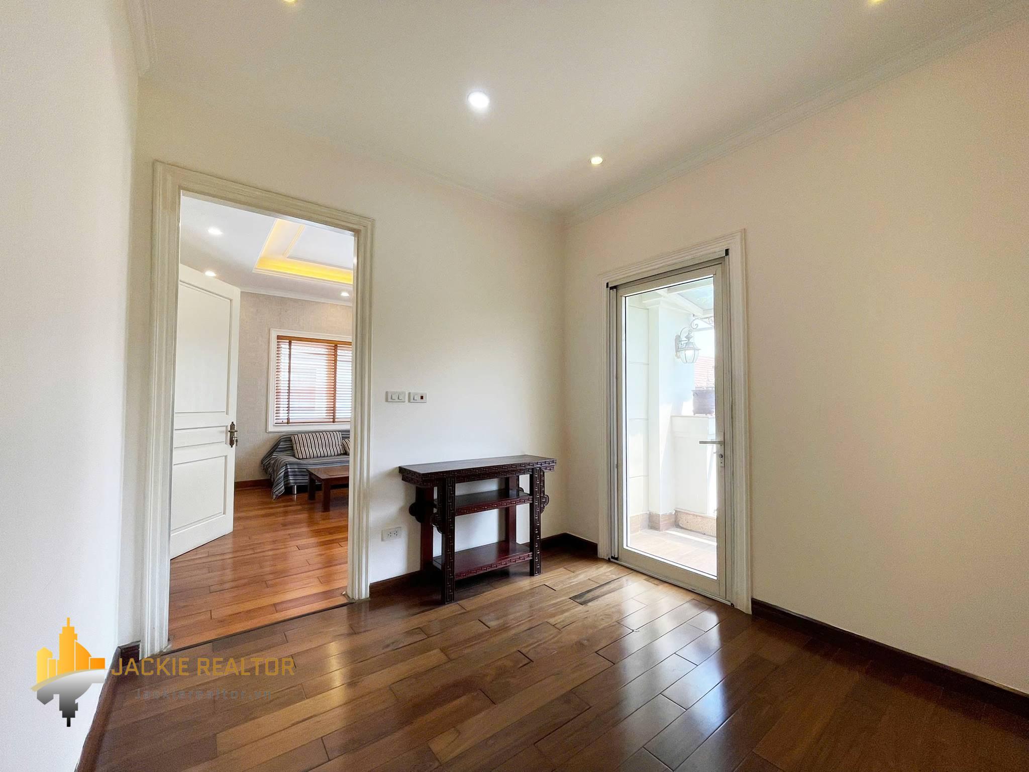 Cheap 4-bedroom villa at Anh Dao block, Vinhomes Riverside for rent (24) Cheap 4-bedroom villa at Anh Dao block, Vinhomes Riverside for rent (24)