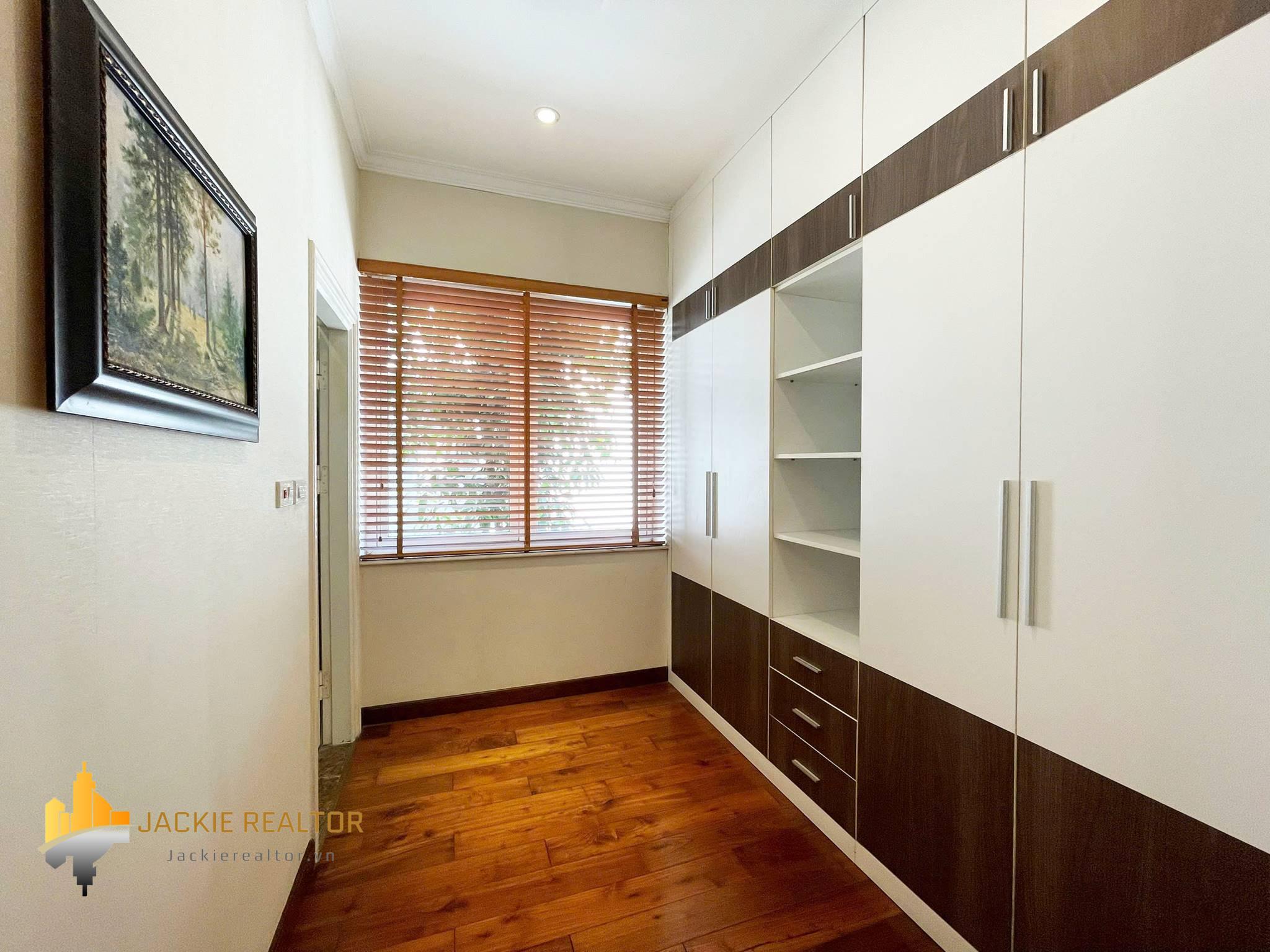 Cheap 4-bedroom villa at Anh Dao block, Vinhomes Riverside for rent (25) Cheap 4-bedroom villa at Anh Dao block, Vinhomes Riverside for rent (25)