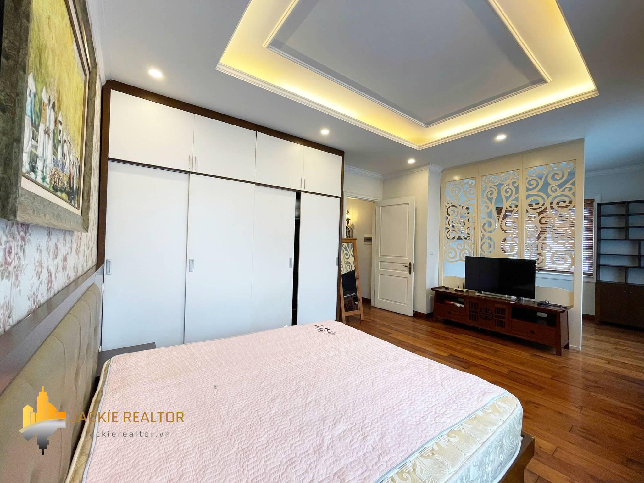 Cheap 4-bedroom villa at Anh Dao block, Vinhomes Riverside for rent (27) Cheap 4-bedroom villa at Anh Dao block, Vinhomes Riverside for rent (27)