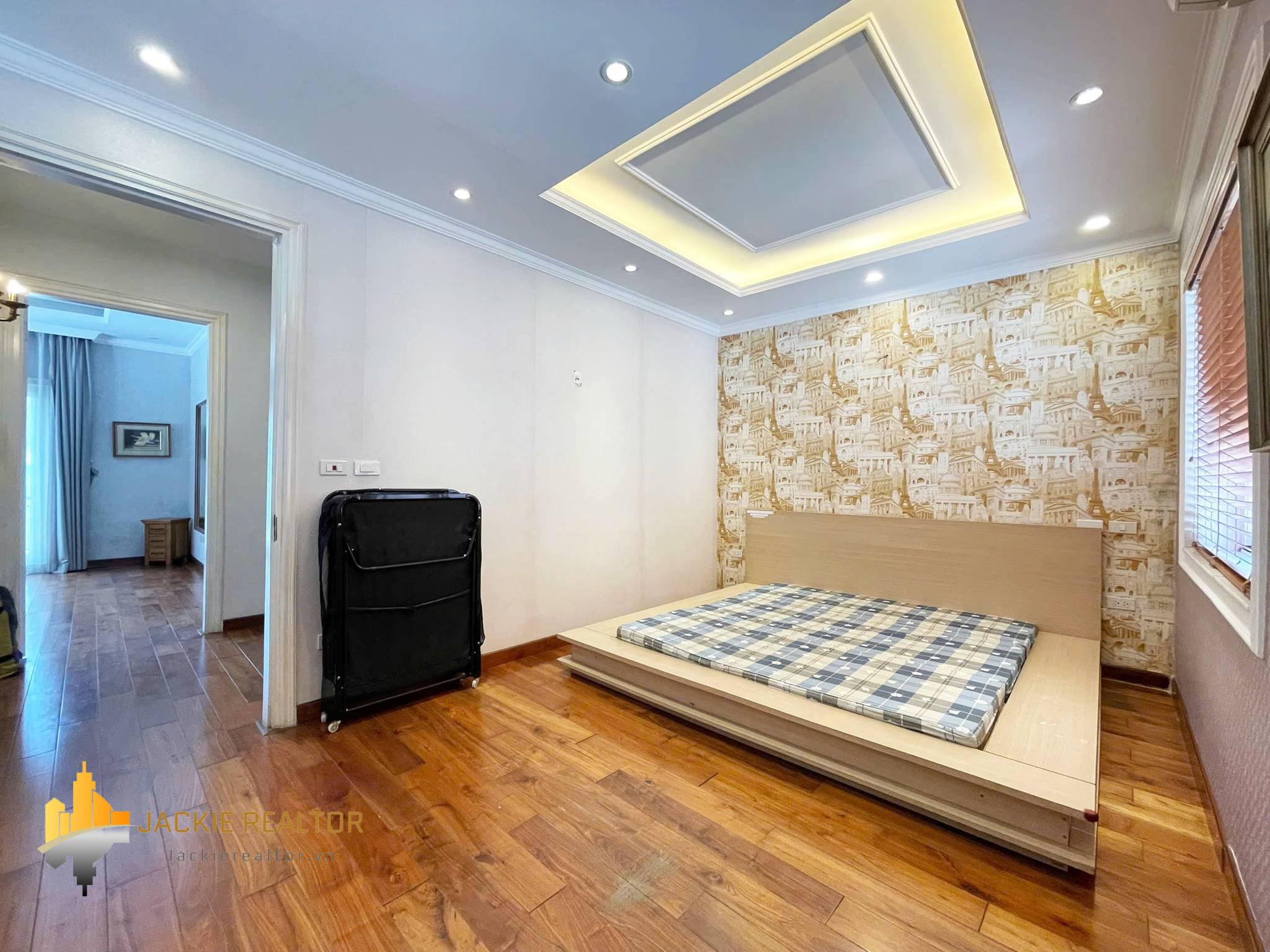 Cheap 4-bedroom villa at Anh Dao block, Vinhomes Riverside for rent (29) Cheap 4-bedroom villa at Anh Dao block, Vinhomes Riverside for rent (29)