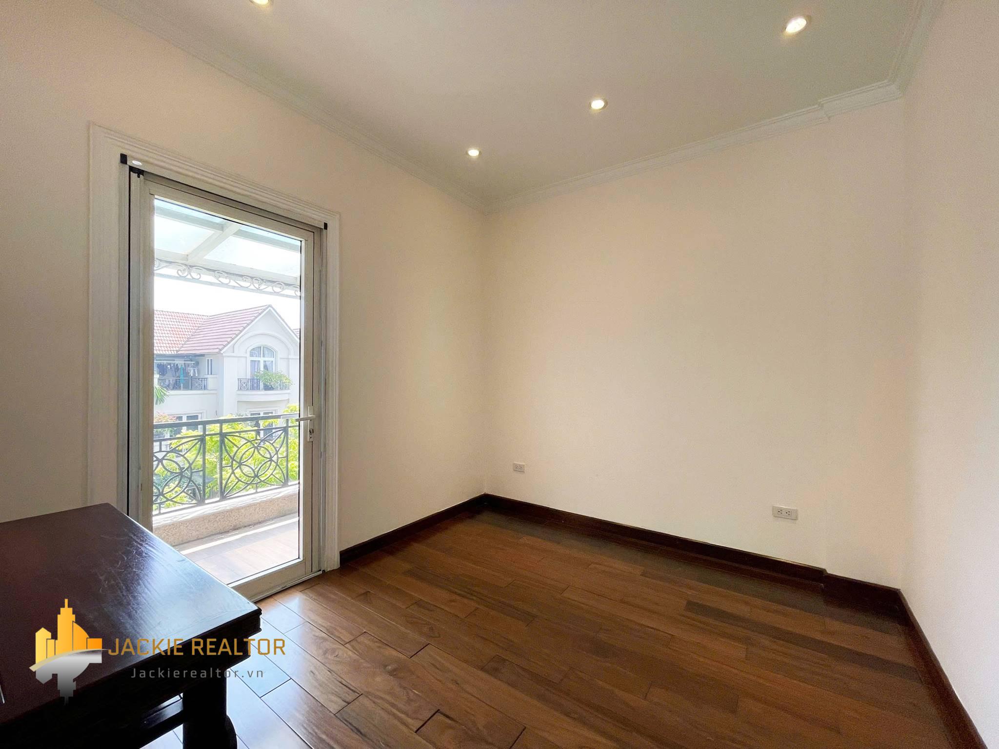 Cheap 4-bedroom villa at Anh Dao block, Vinhomes Riverside for rent (30) Cheap 4-bedroom villa at Anh Dao block, Vinhomes Riverside for rent (30)