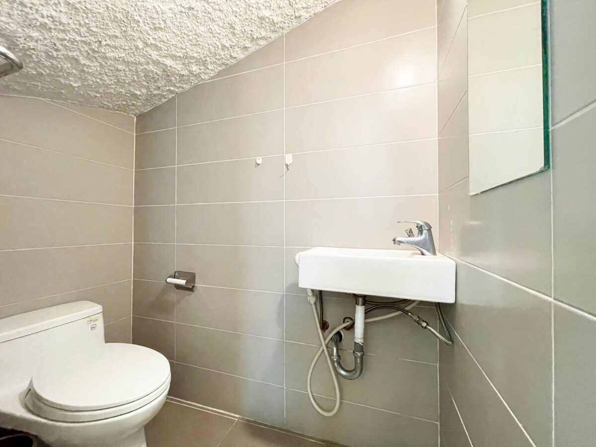 Cheap 4-bedroom villa at Anh Dao block, Vinhomes Riverside for rent (31)